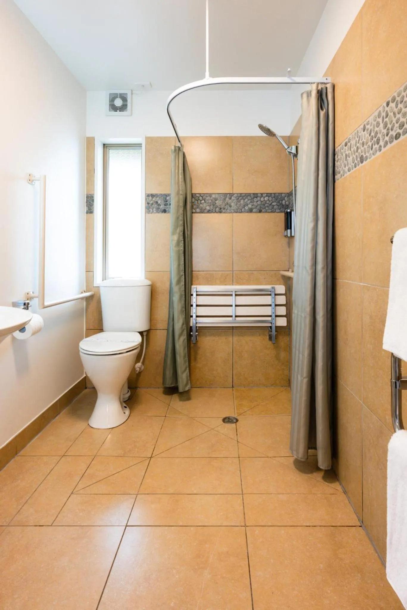Shower in Tussock Peak Lodge