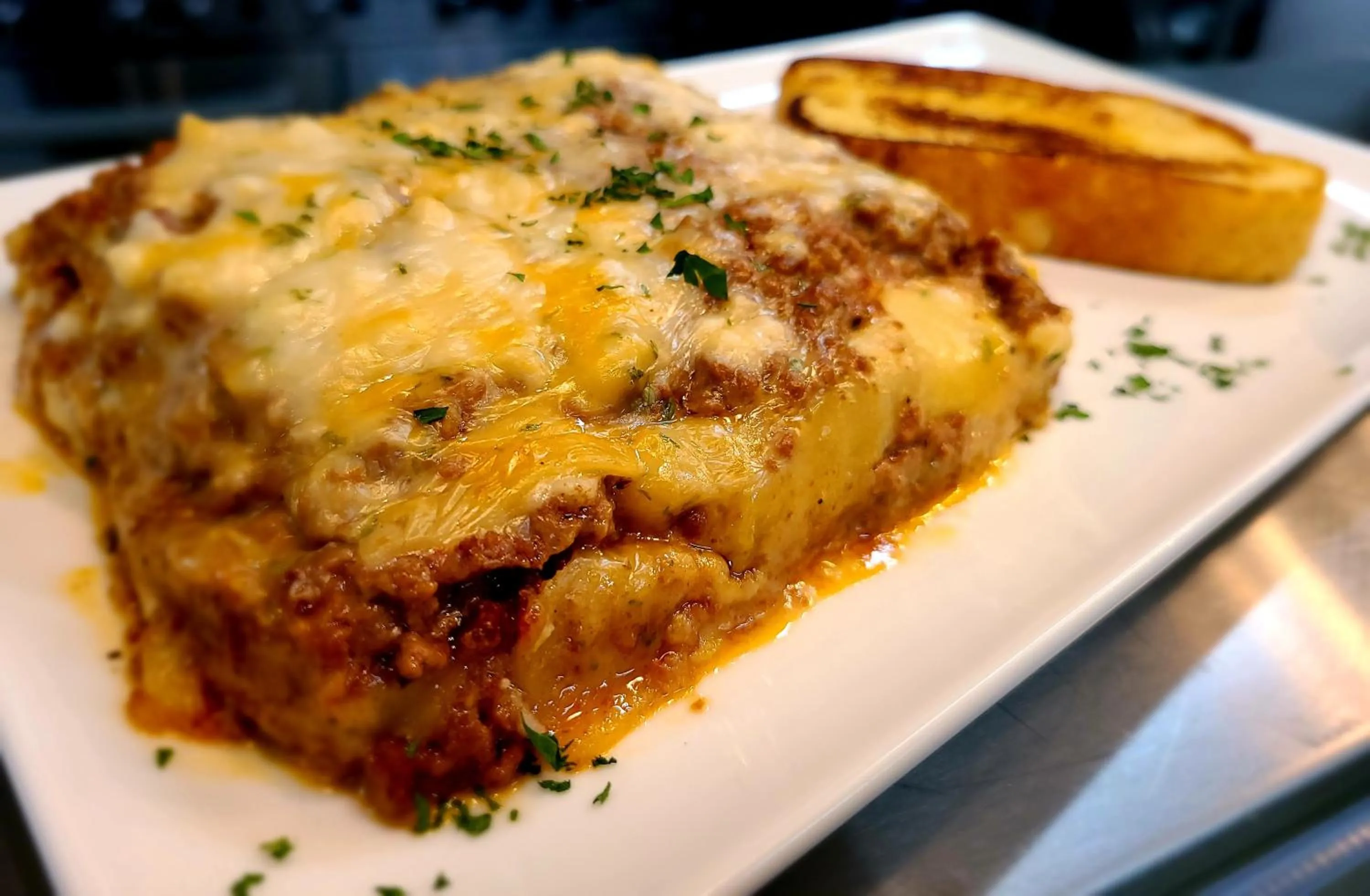 Restaurant/places to eat in Executive House Suites Hotel & Conference Centre