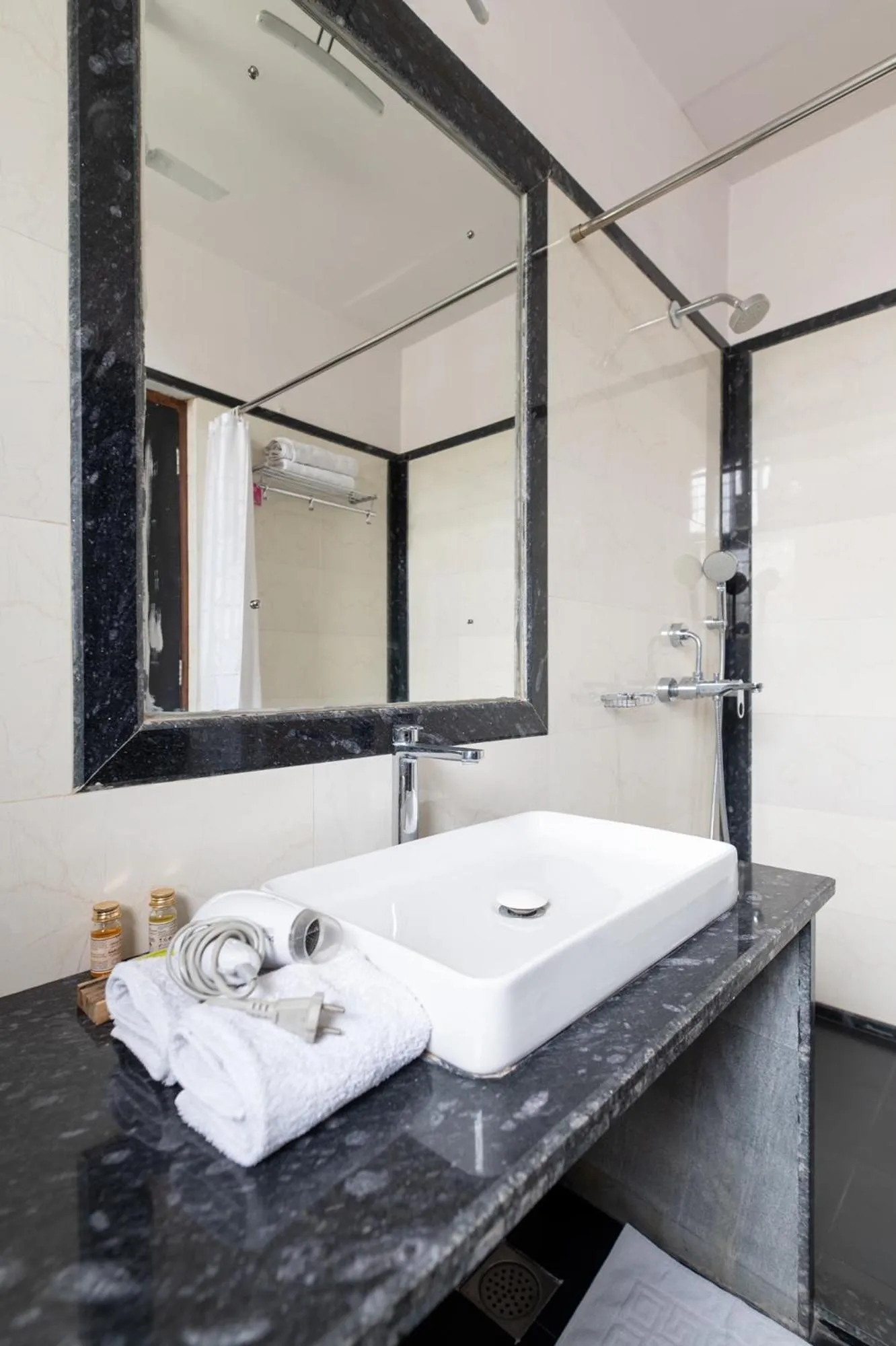 Bathroom in Bhola Bhawan Bed and Breakfast