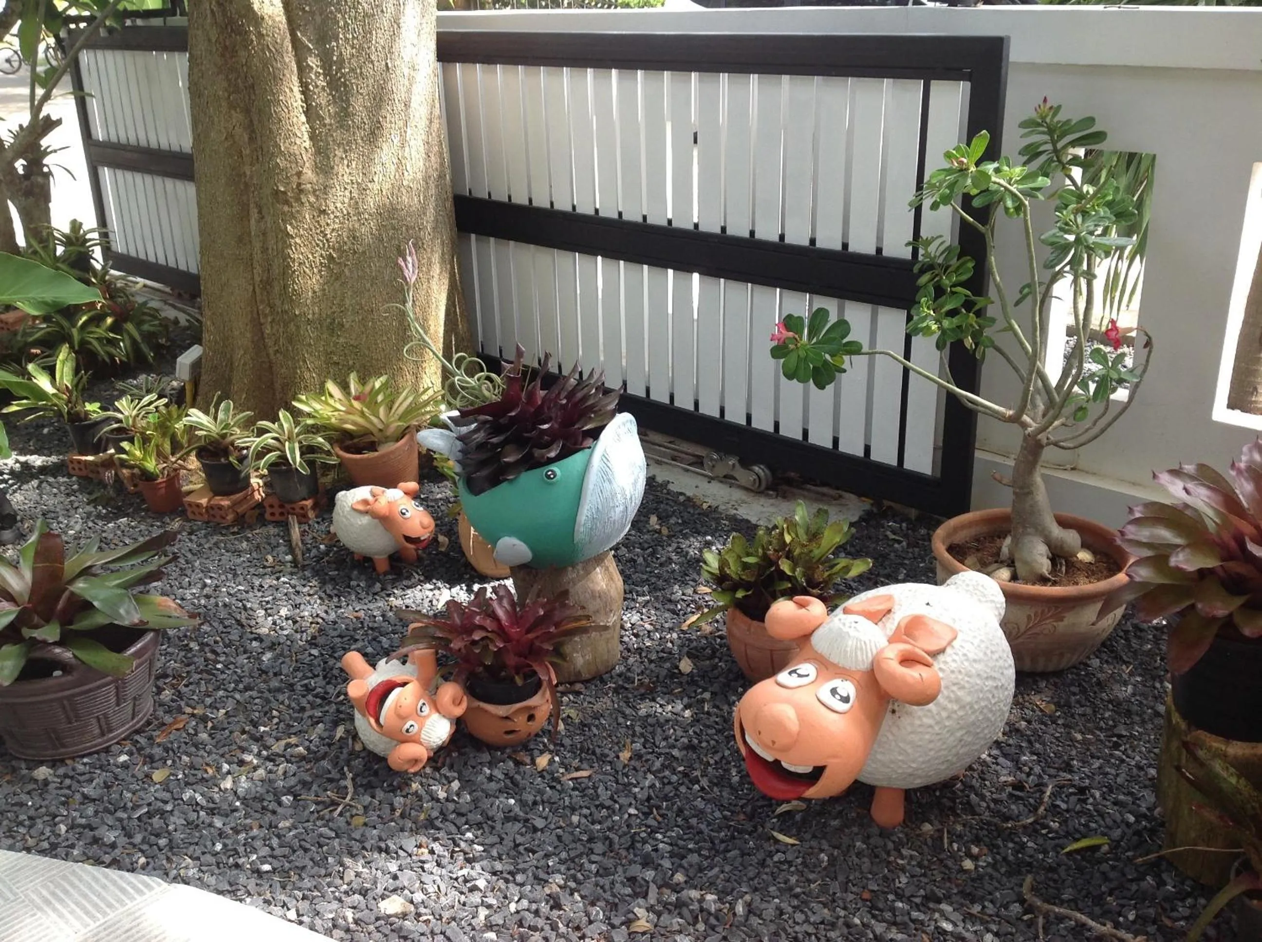 Decorative detail in Sandy House Rawai