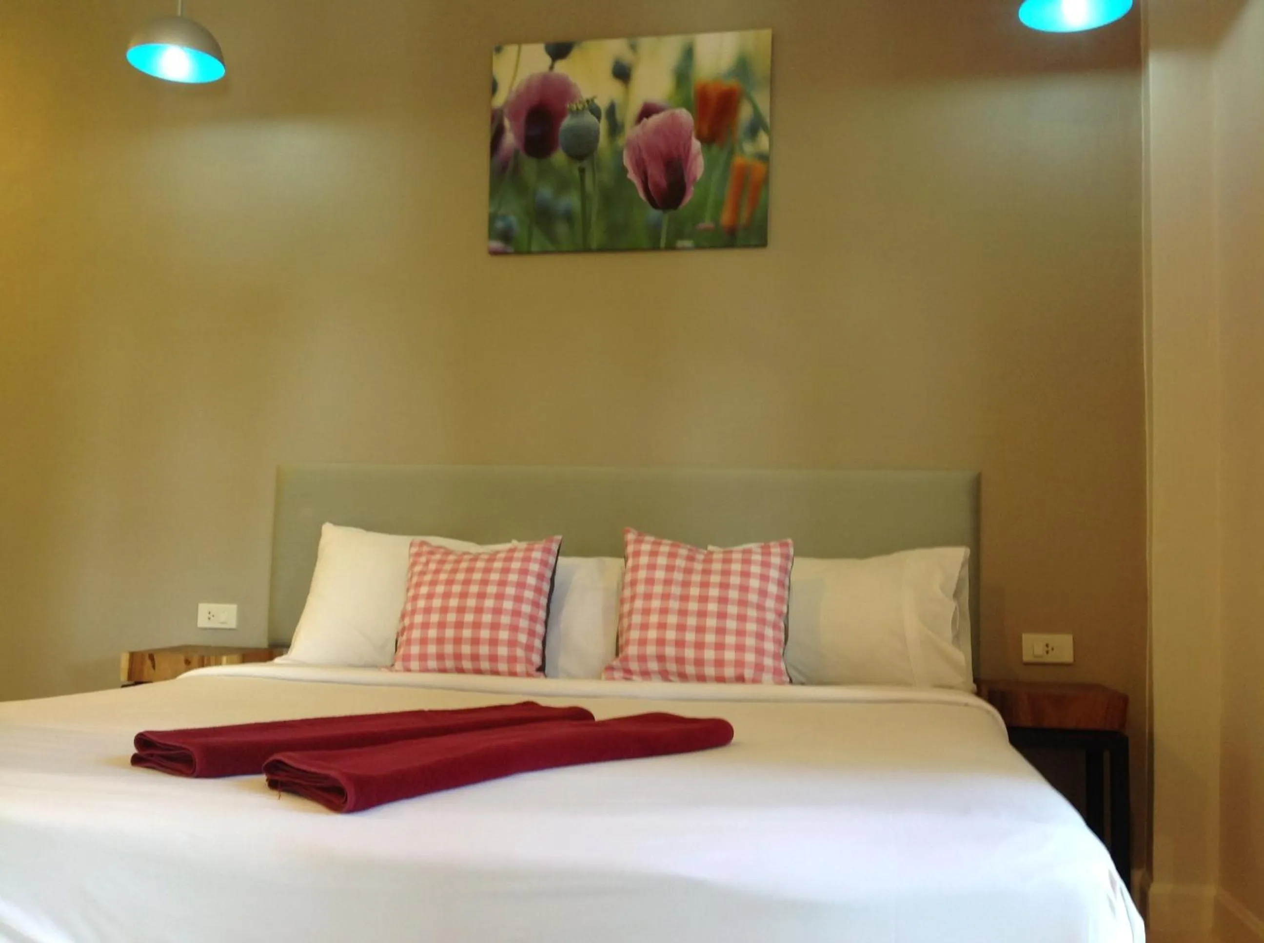 Photo of the whole room, Bed in Sandy House Rawai