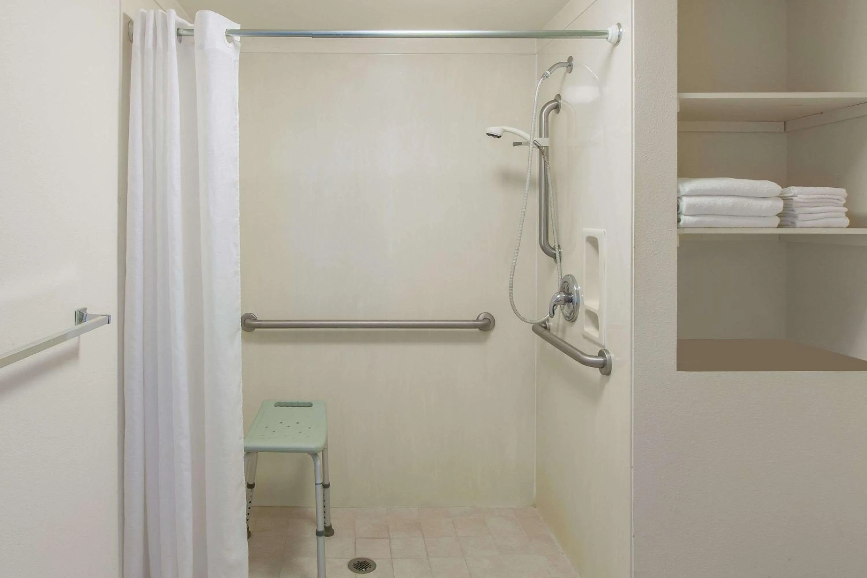 Bathroom in Days Inn by Wyndham Camarillo - Ventura