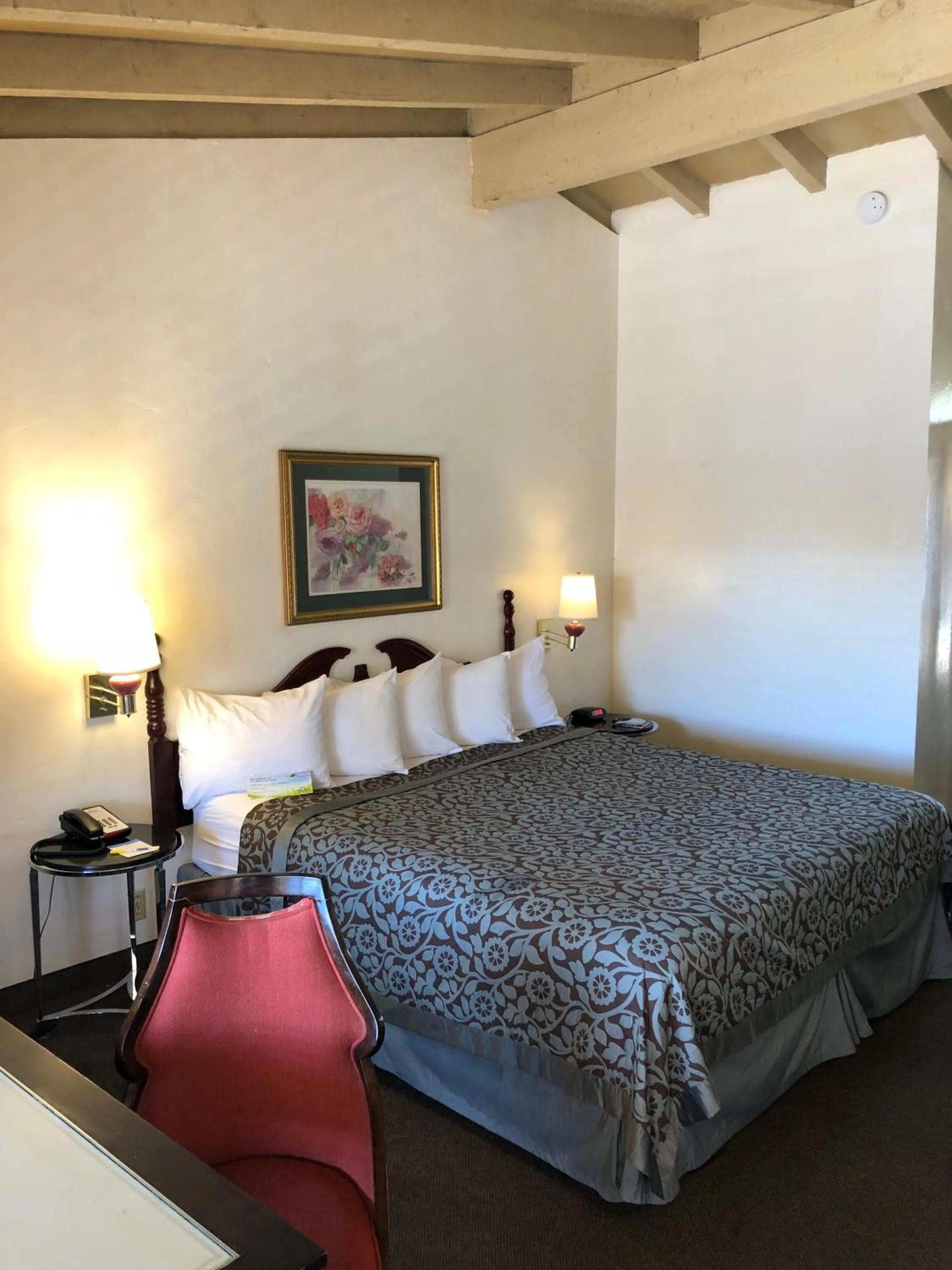 Bed in Days Inn by Wyndham Camarillo - Ventura