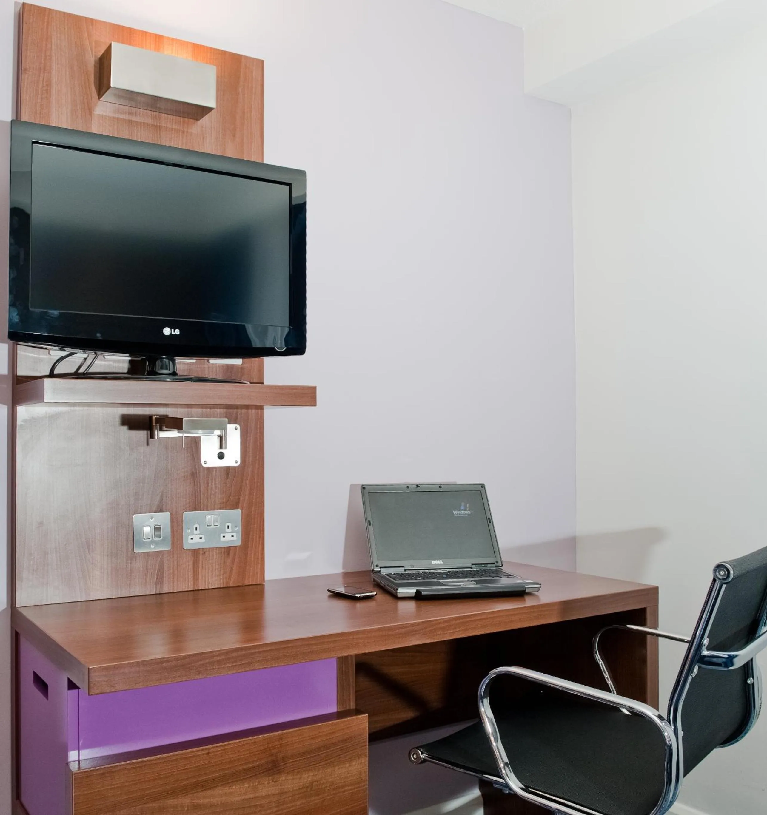 TV and multimedia, TV/Entertainment Center in Holiday Inn Express London City