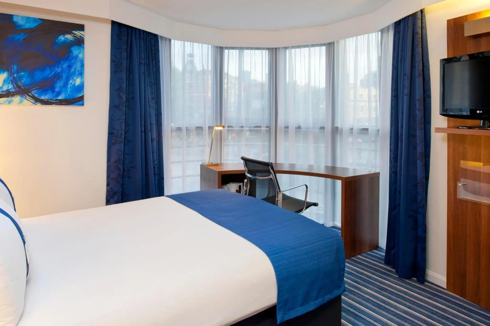 Photo of the whole room in Holiday Inn Express London City