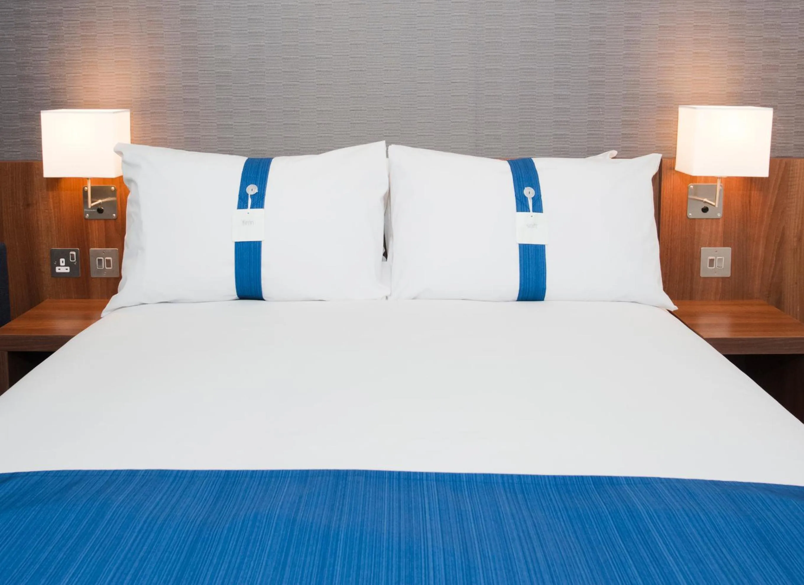 Bed in Holiday Inn Express London City