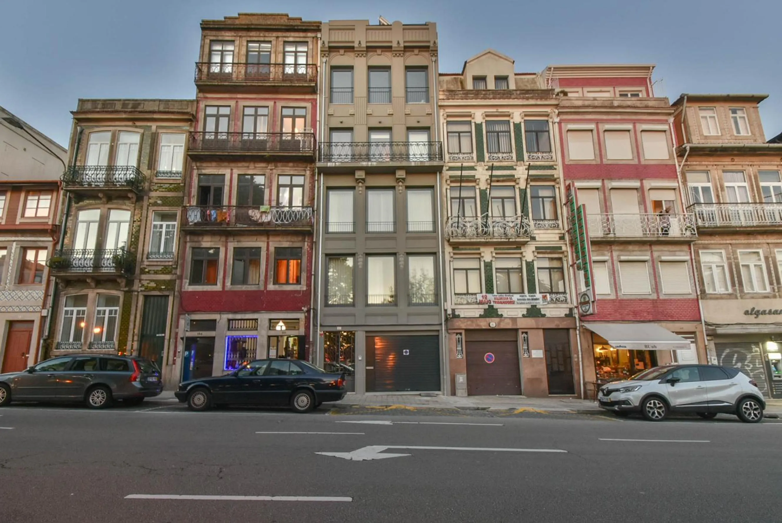 Facade/entrance in Republica 157 Guest House
