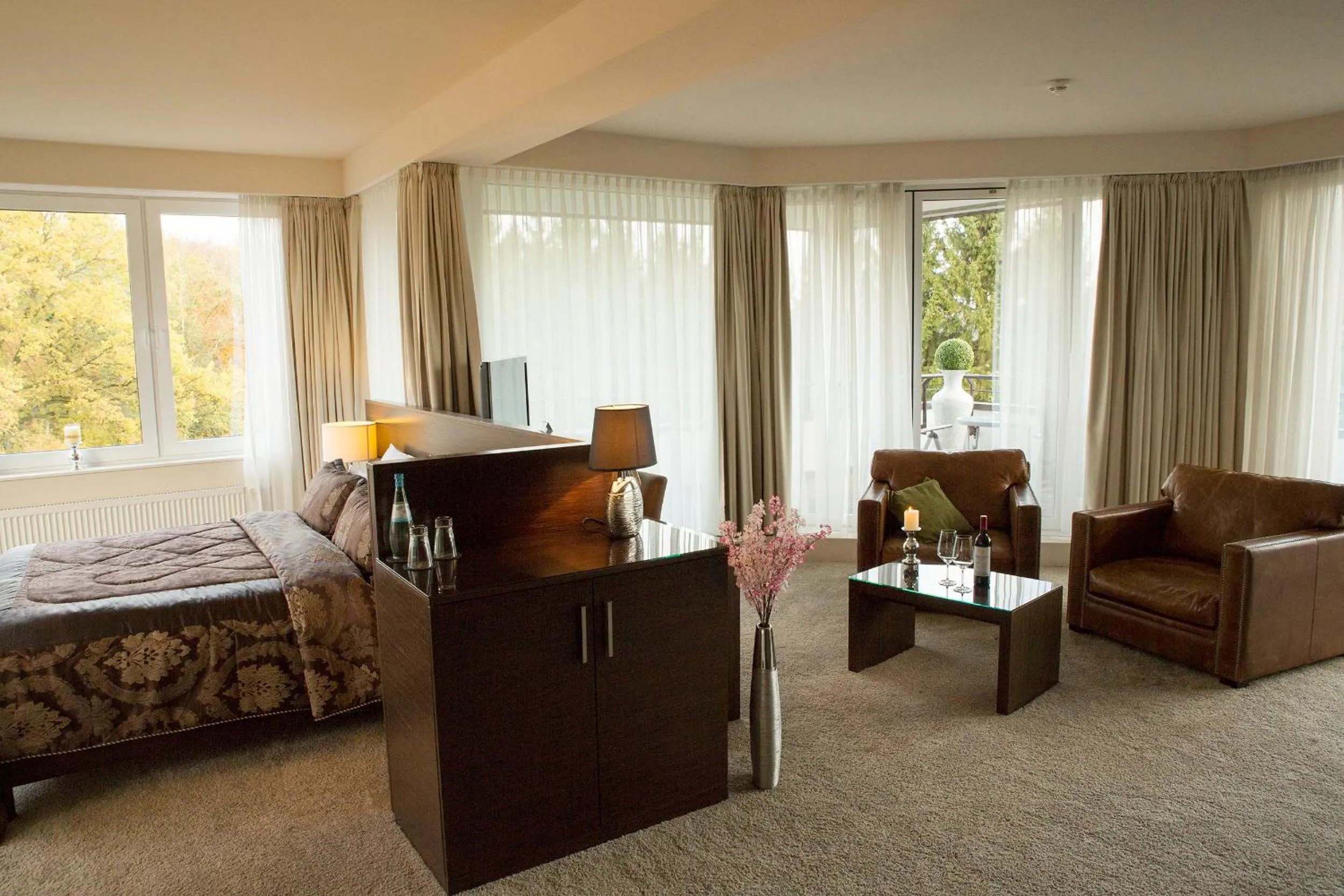 Photo of the whole room, Bed in l'Arrivée Hotel & Spa