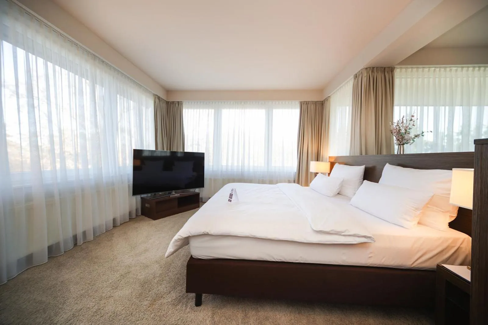 Bed in l'Arrivée Hotel & Spa