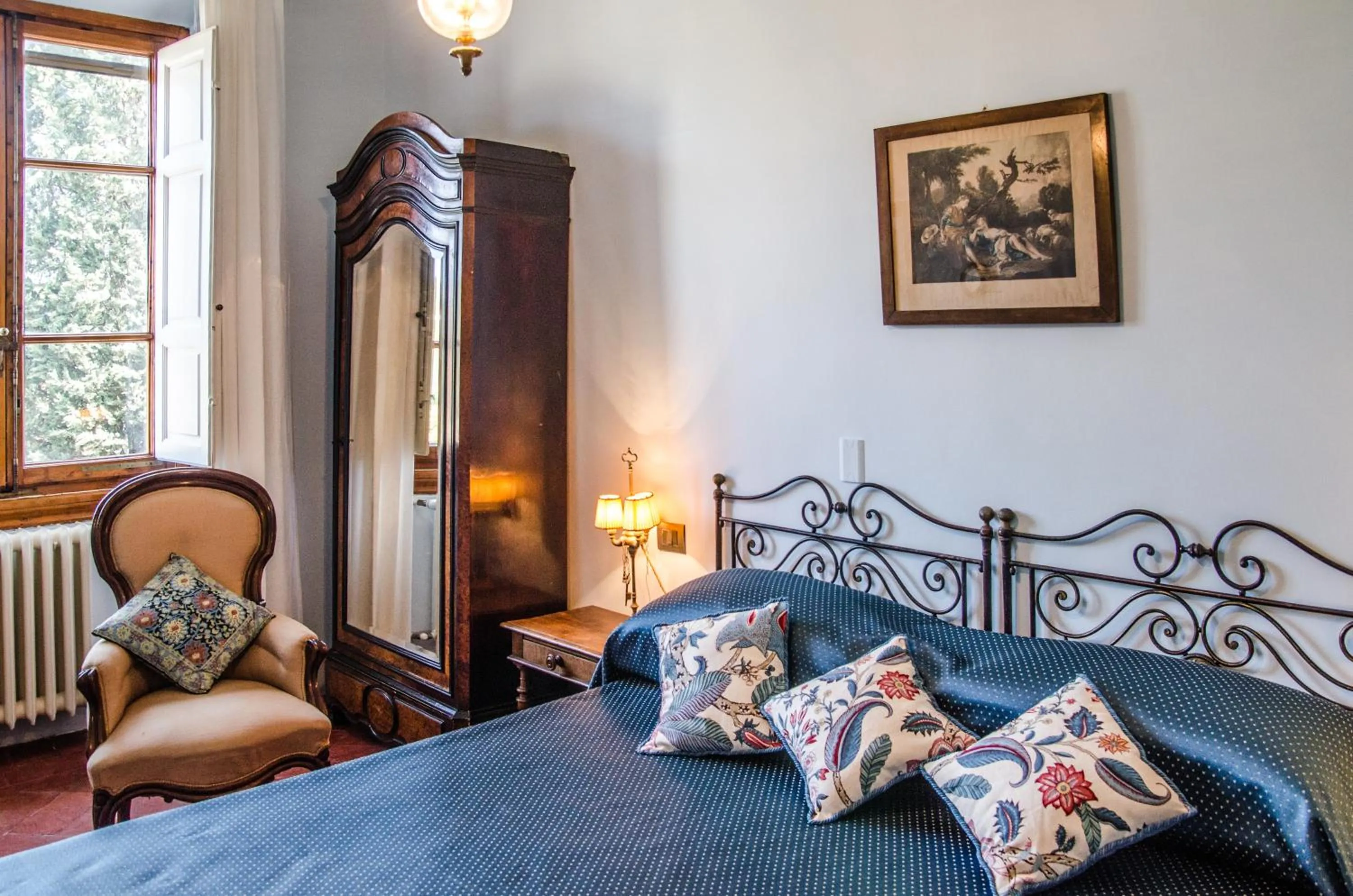 Bed in Villa La Piccioncina Firenze