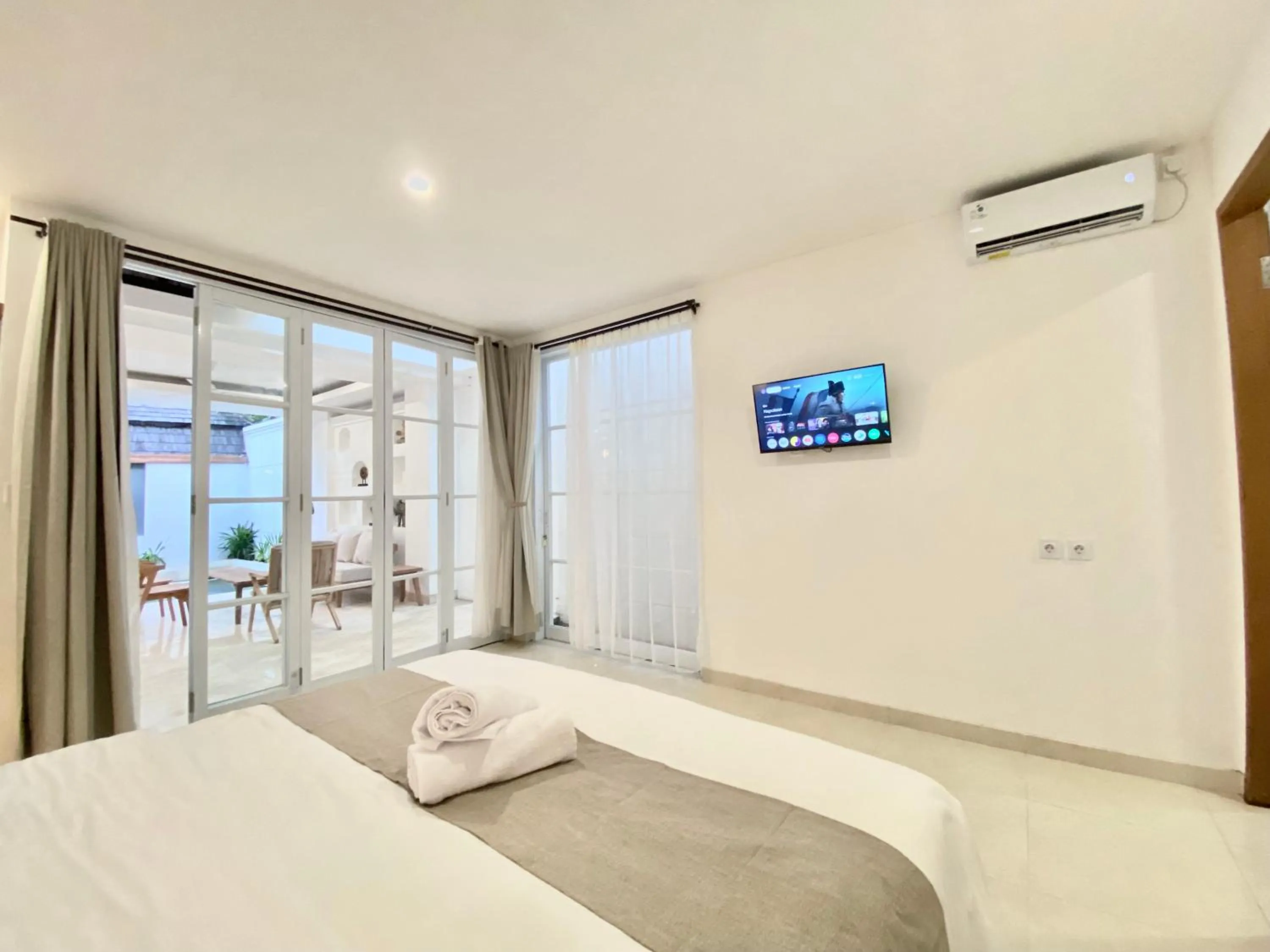 Bedroom, Bed in Villa Harmony - Residence