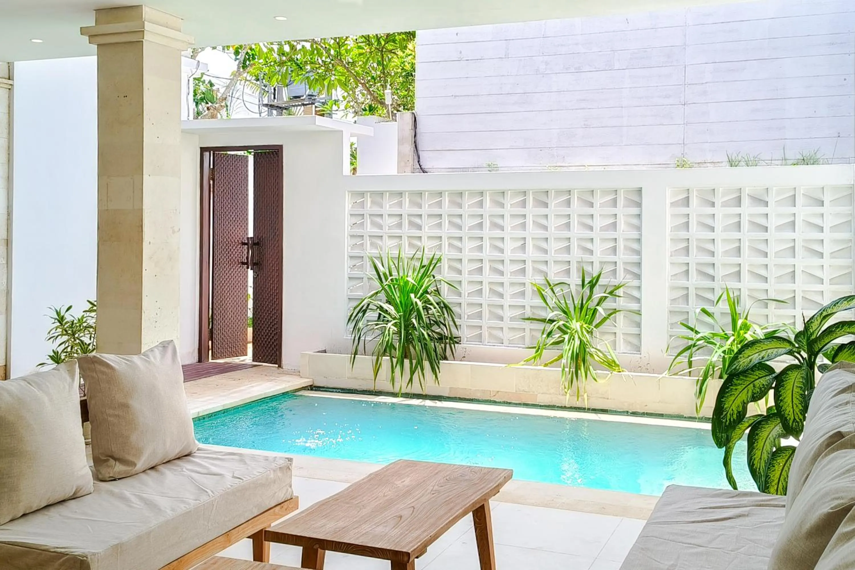 Pool view in Villa Harmony - Residence