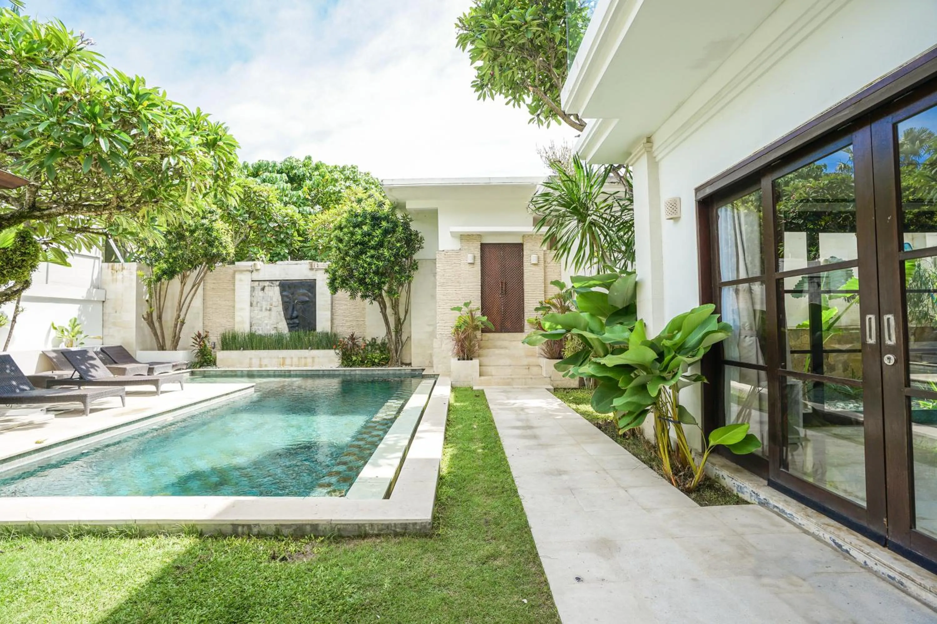 Swimming pool in Villa Harmony - Residence