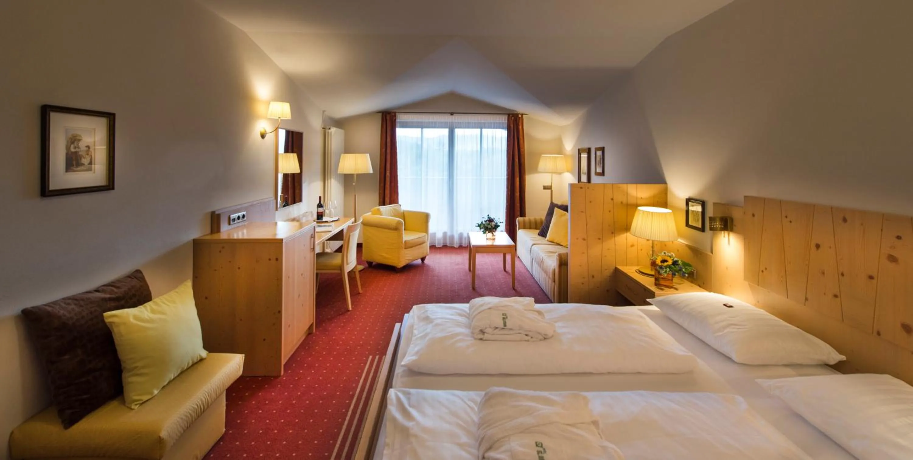 Photo of the whole room, Bed in Hotel St. Anton