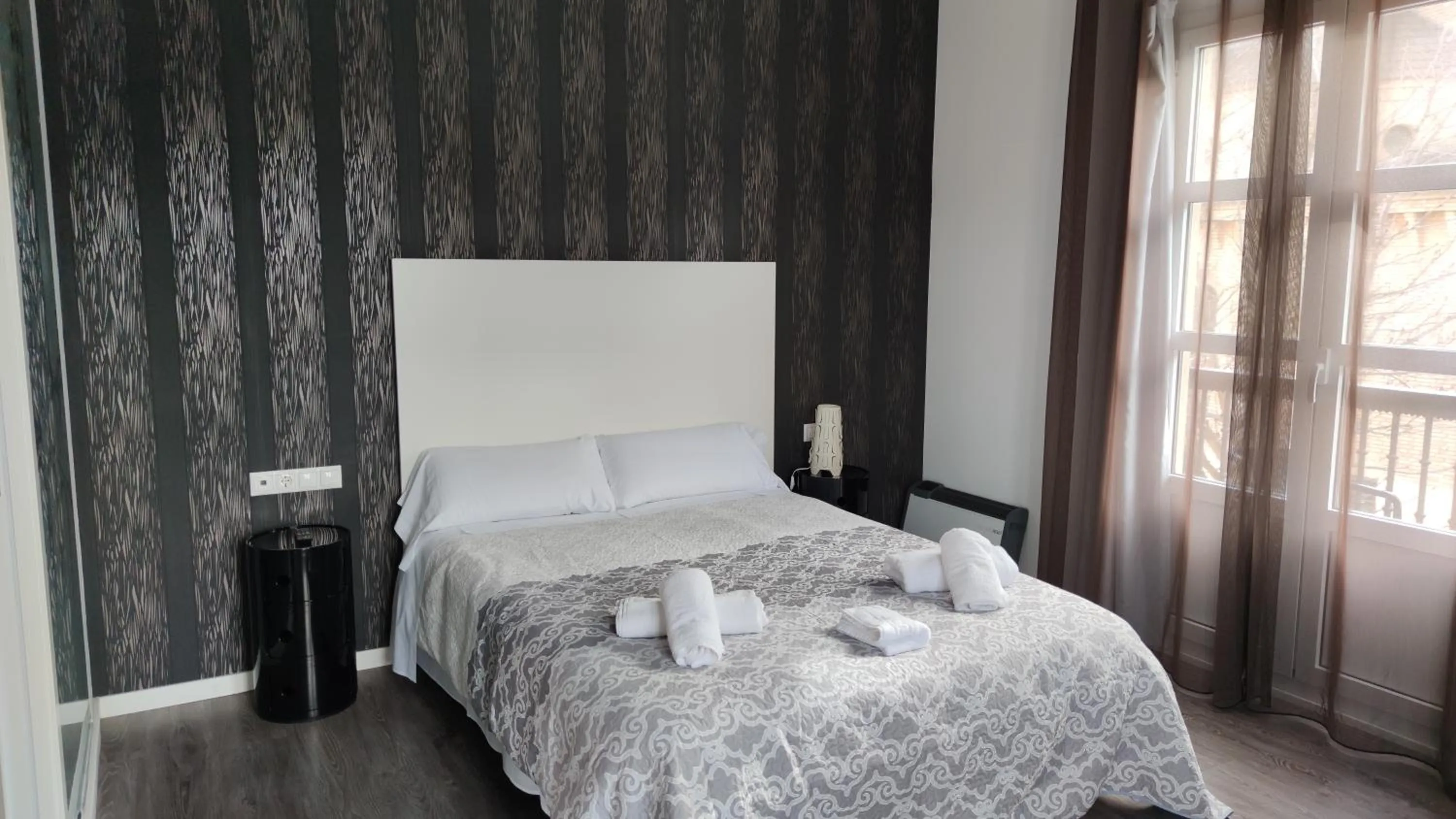 Property building, Bed in Hotel Oleum
