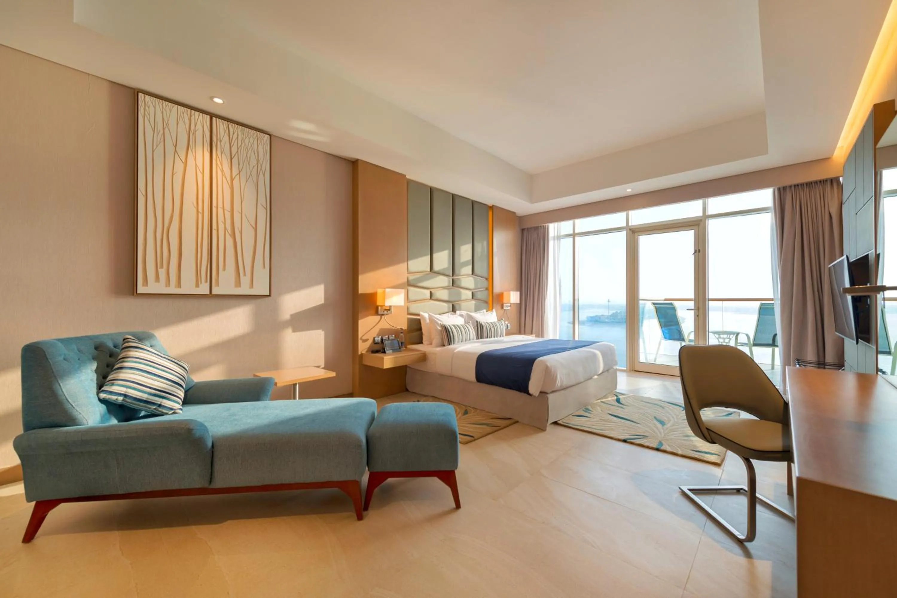 Photo of the whole room, Bed in Royal Central Hotel and Resort The Palm