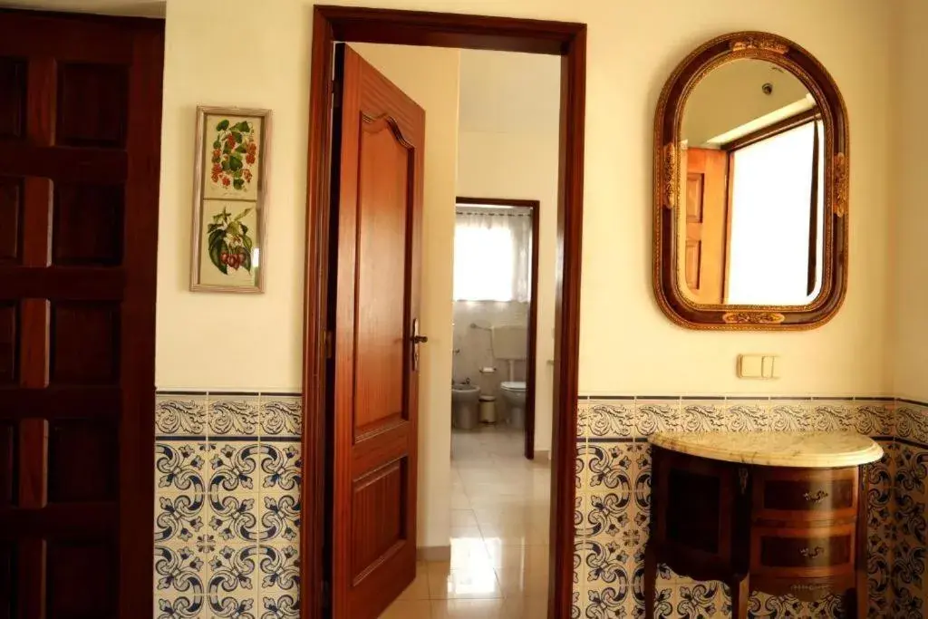 Twin Room with Private Bathroom in Villa Francesa Guest House Twin Room with Private Bathroom in Villa Francesa Guest House