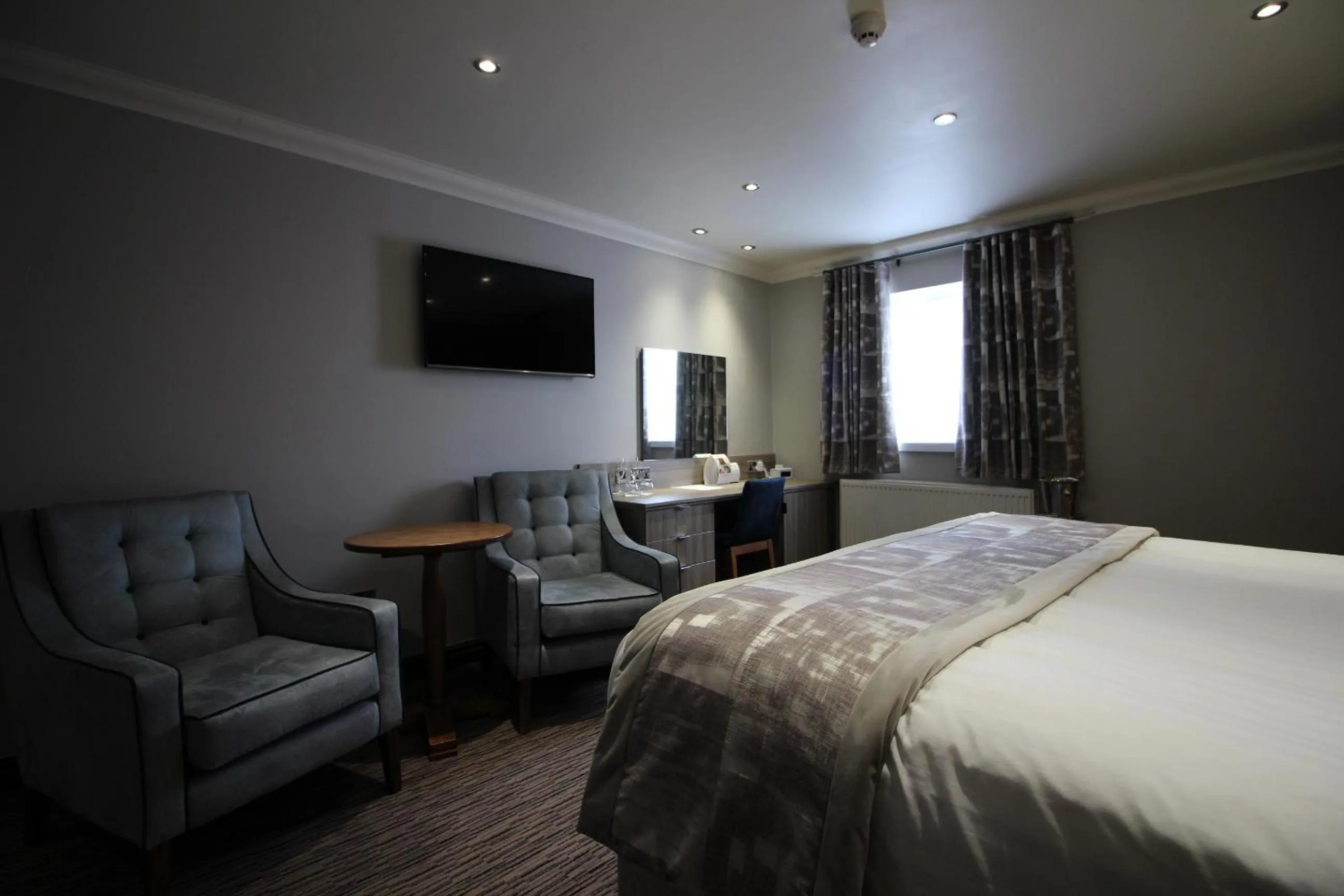 Bed in Best Western Plus Pastures Hotel