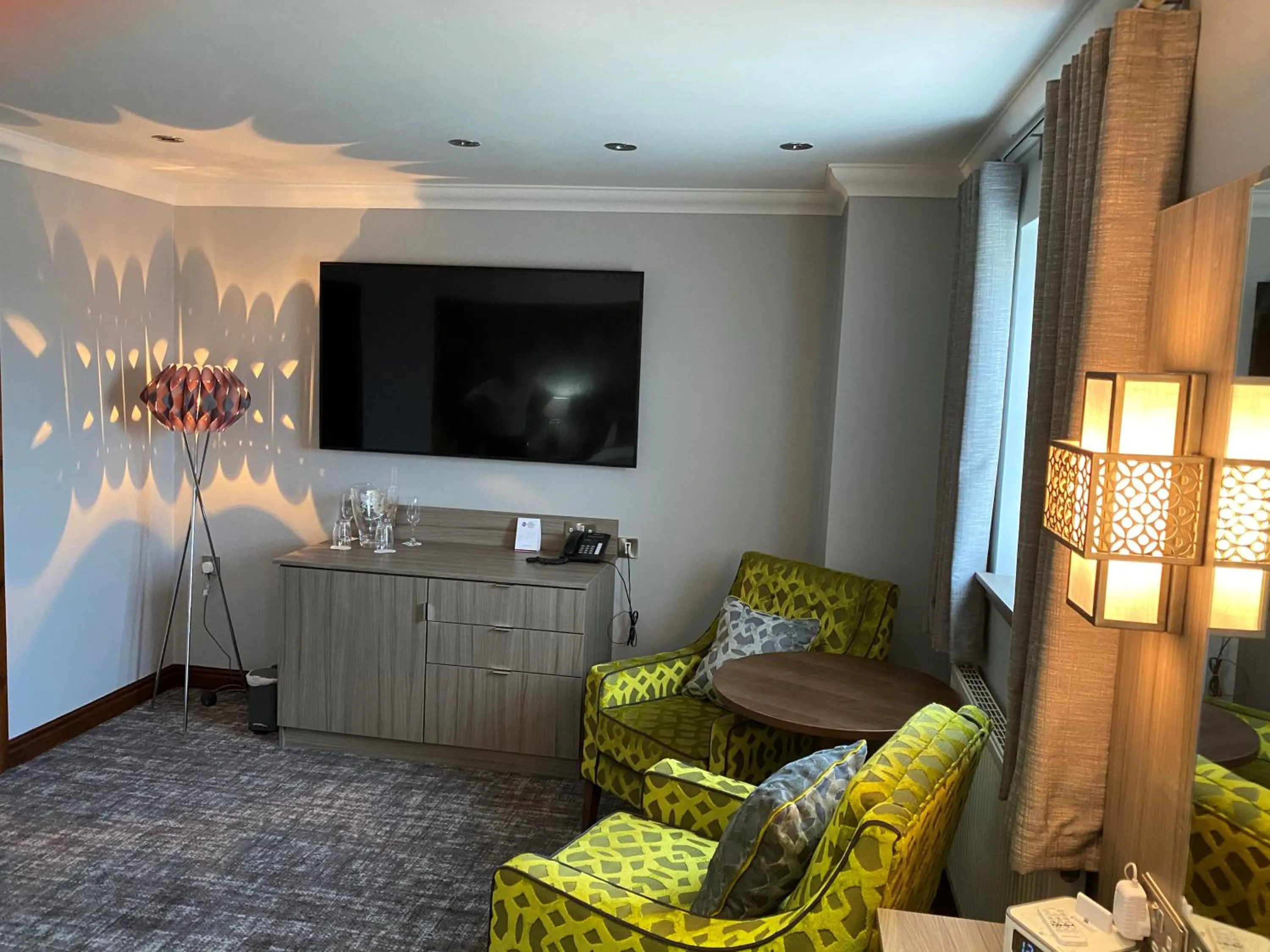 Best Western Plus Pastures Hotel