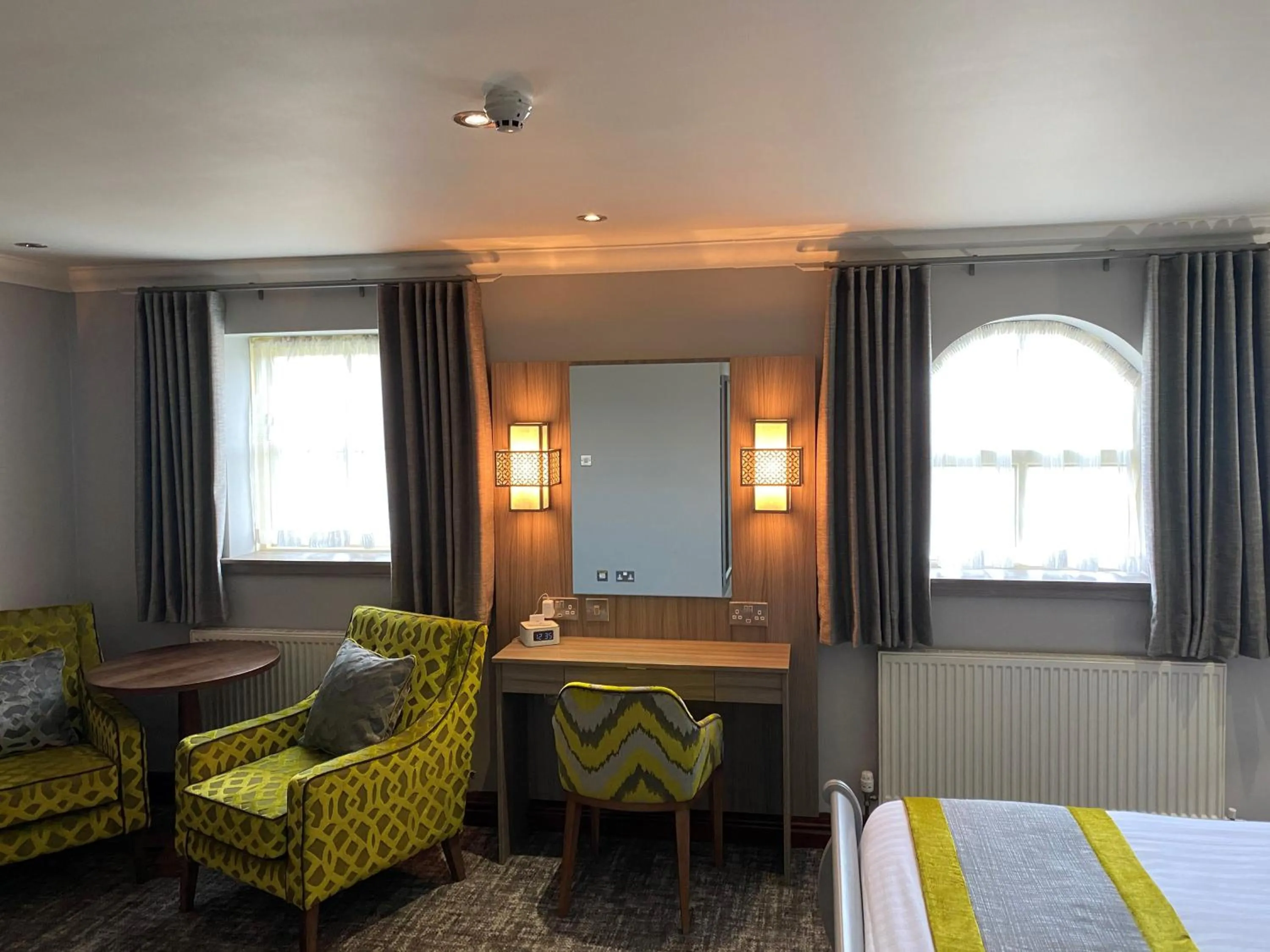 Bed in Best Western Plus Pastures Hotel