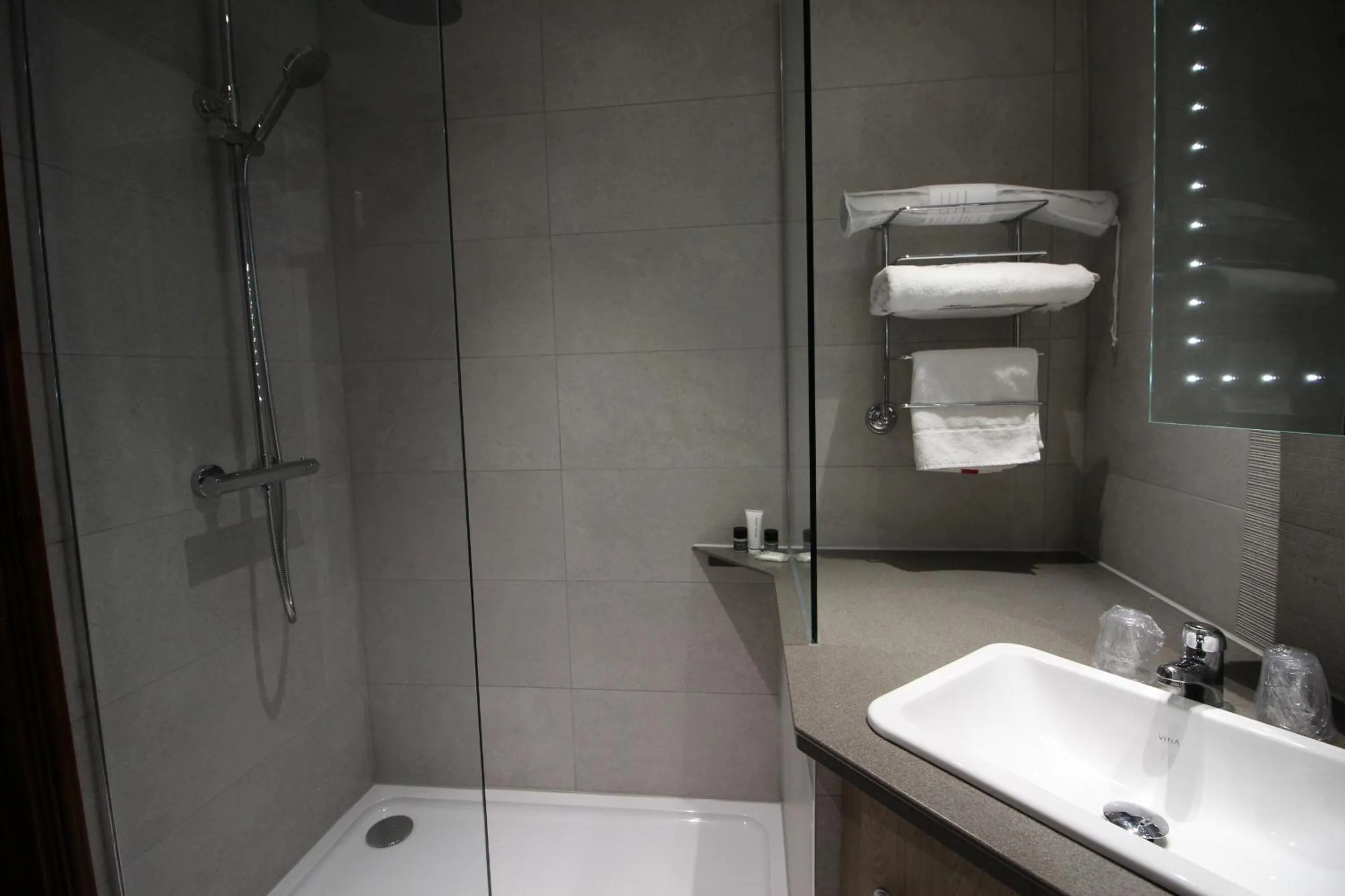 Best Western Plus Pastures Hotel