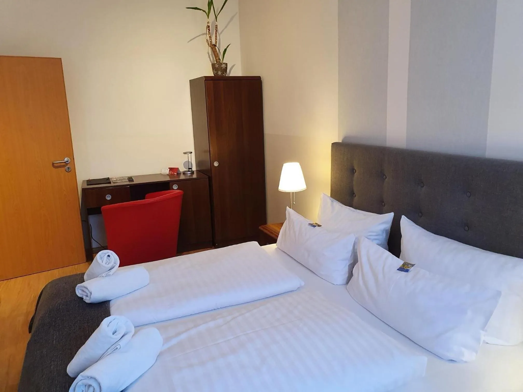 Photo of the whole room, Bed in City Residence Hotel Frankfurt-Oder Bahnhof