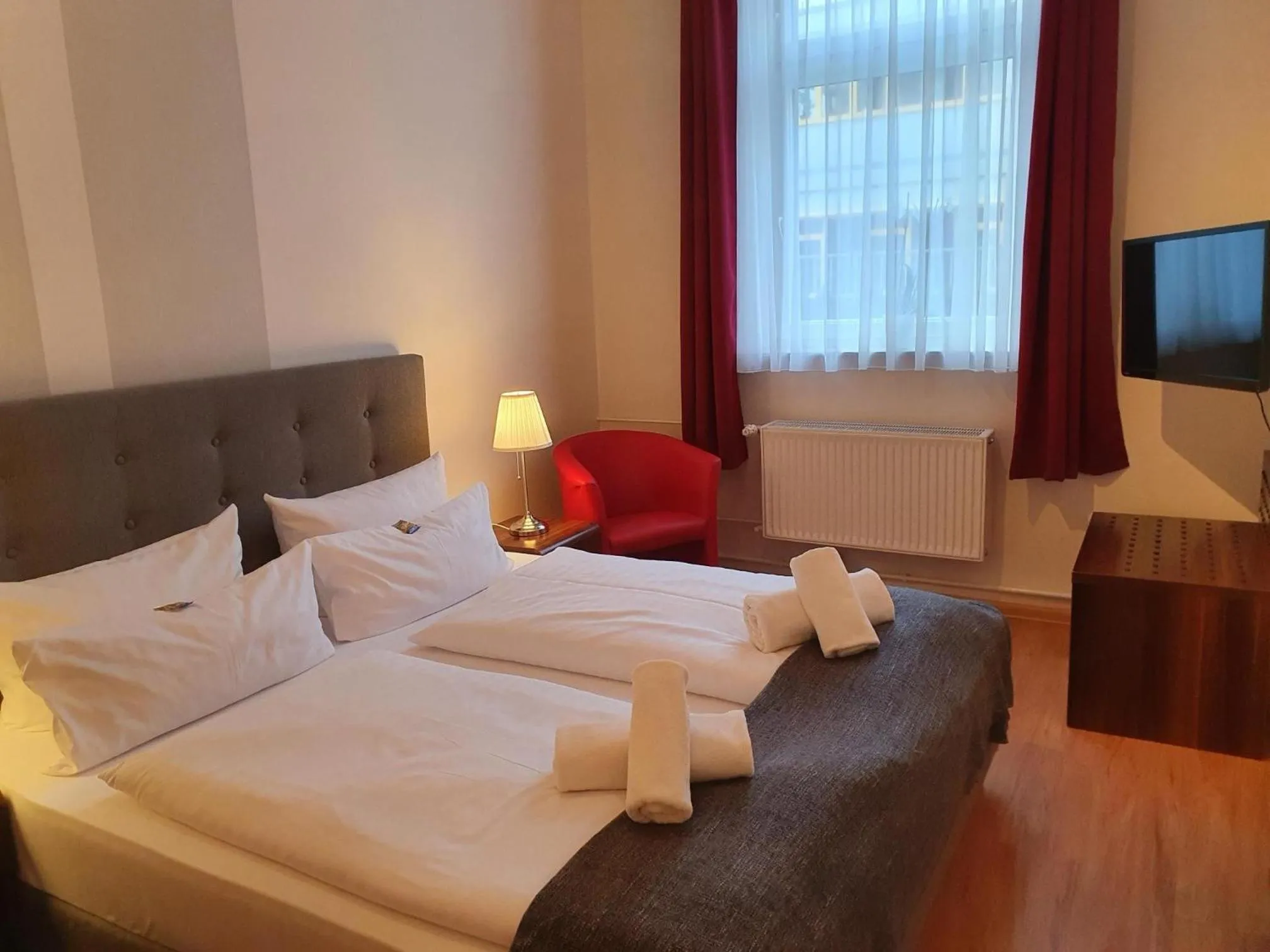 Photo of the whole room, Bed in City Residence Hotel Frankfurt-Oder Bahnhof
