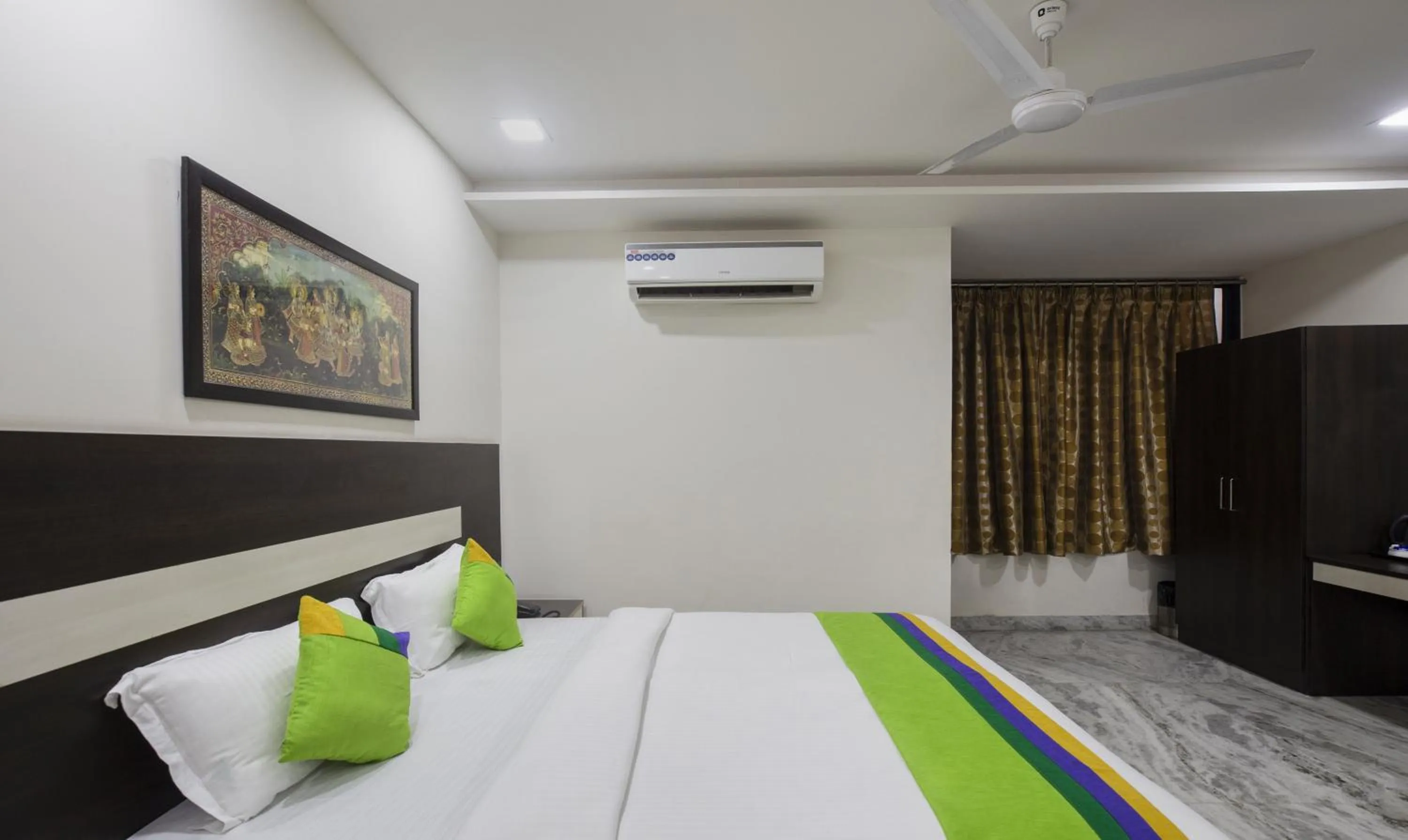 Bedroom, Bed in Hotel Royal Dezire Udaipur