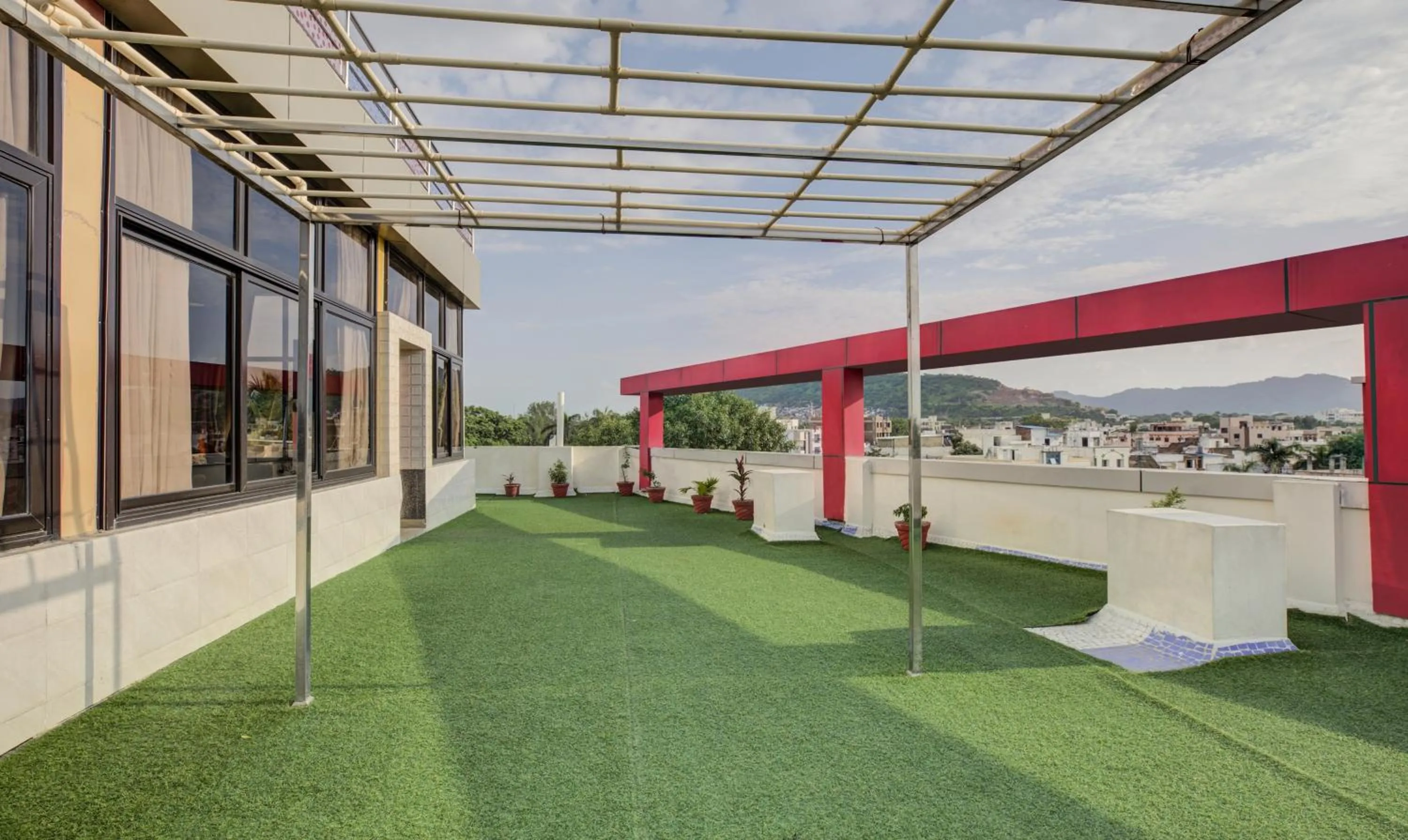 Garden in Hotel Royal Dezire Udaipur