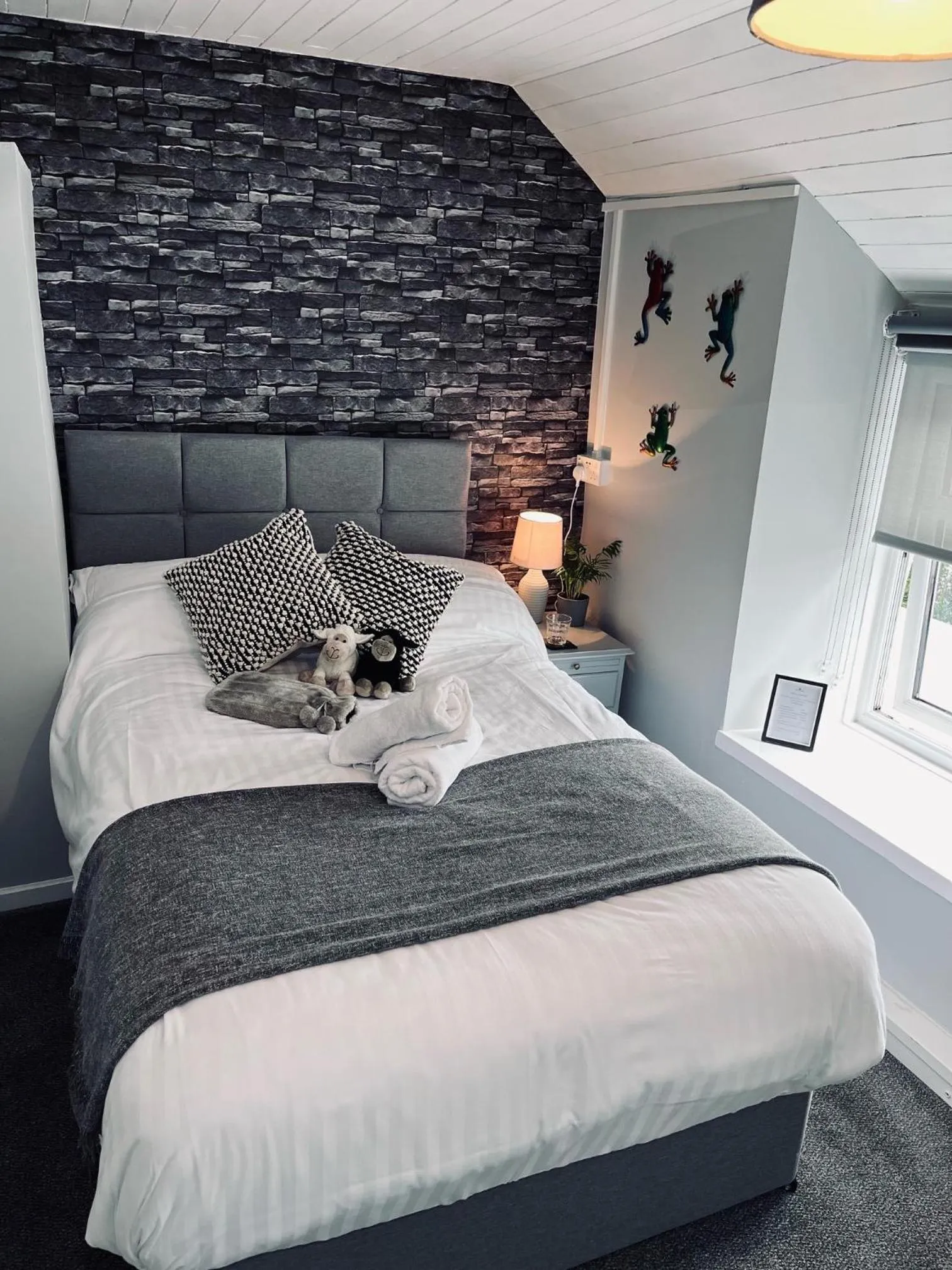 Bedroom, Bed in The Lake View Hotel