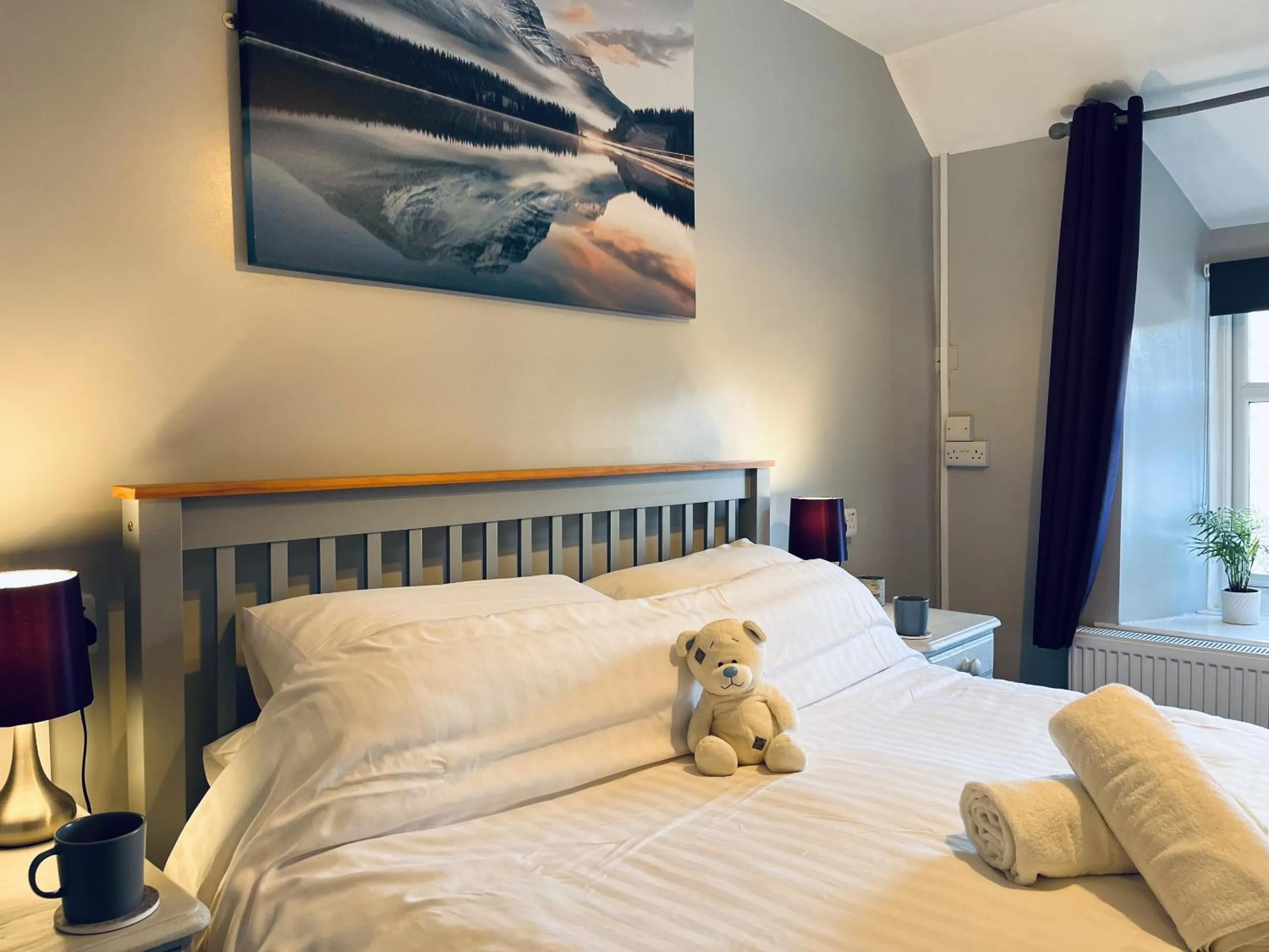 Bedroom, Bed in The Lake View Hotel