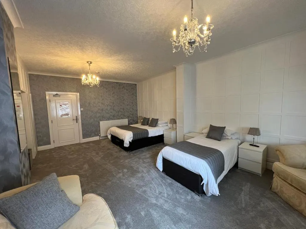 Bedroom, Bed in Revelstoke Hotel