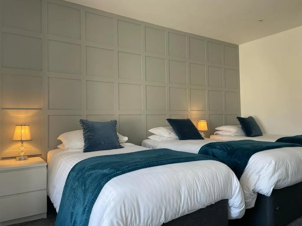 Bedroom, Bed in Revelstoke Hotel