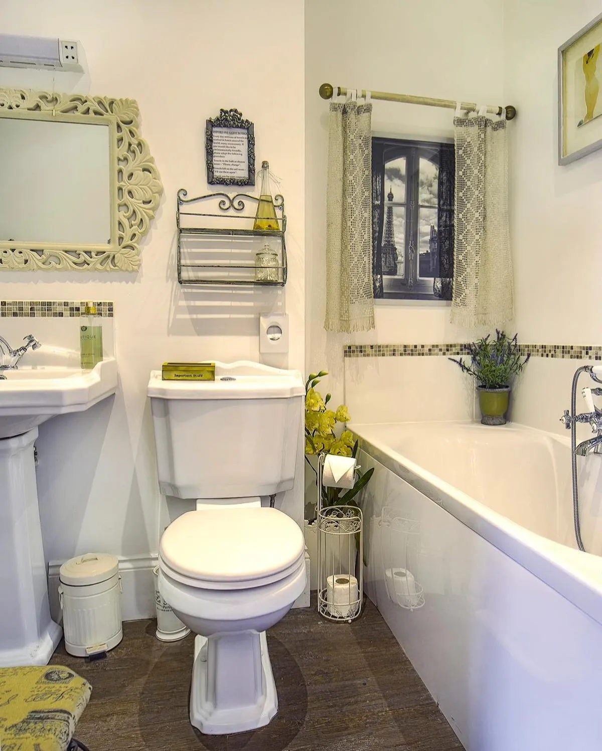 Bathroom in Mama’s Inn Boutique Guest House