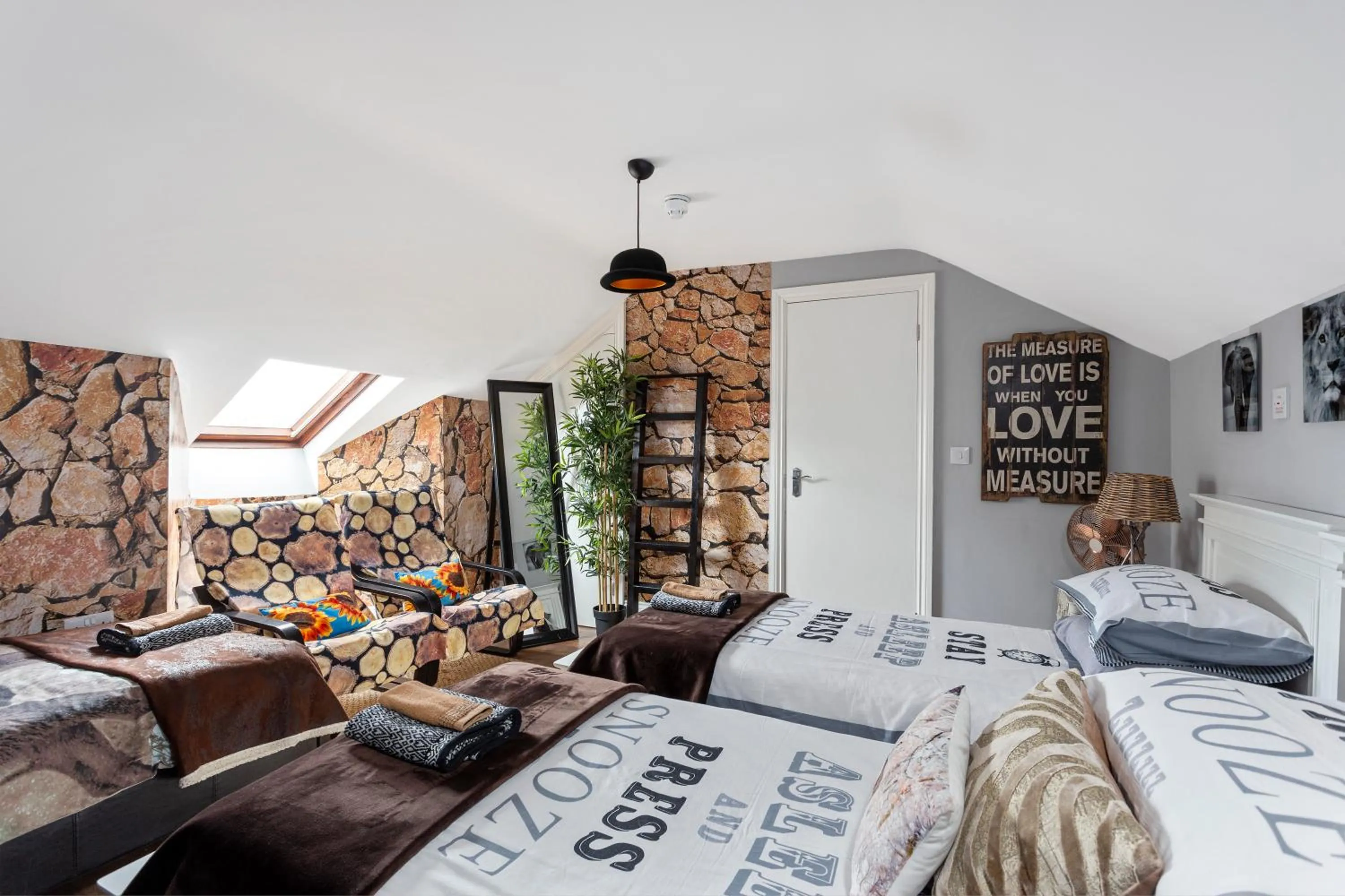 Bed in Mama’s Inn Boutique Guest House