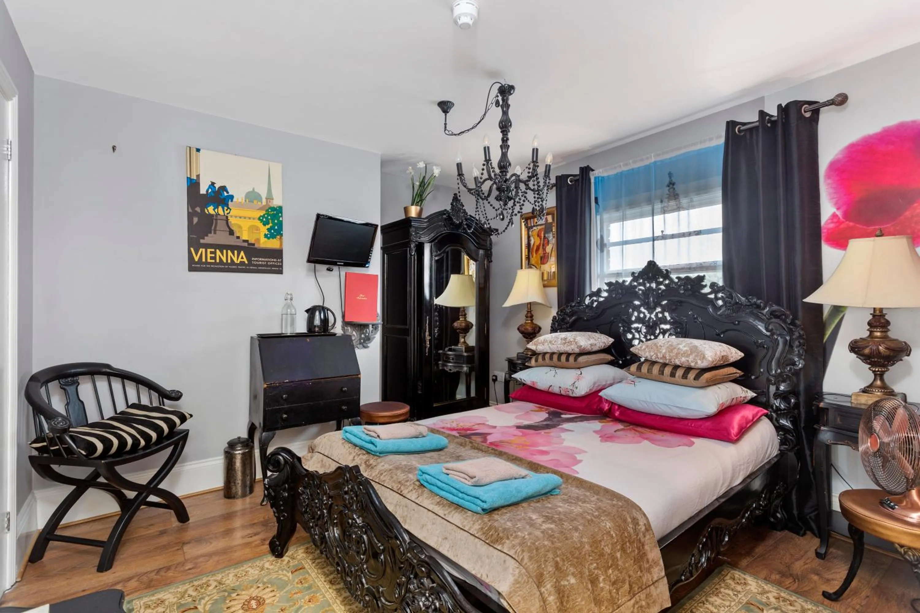 Bed in Mama’s Inn Boutique Guest House