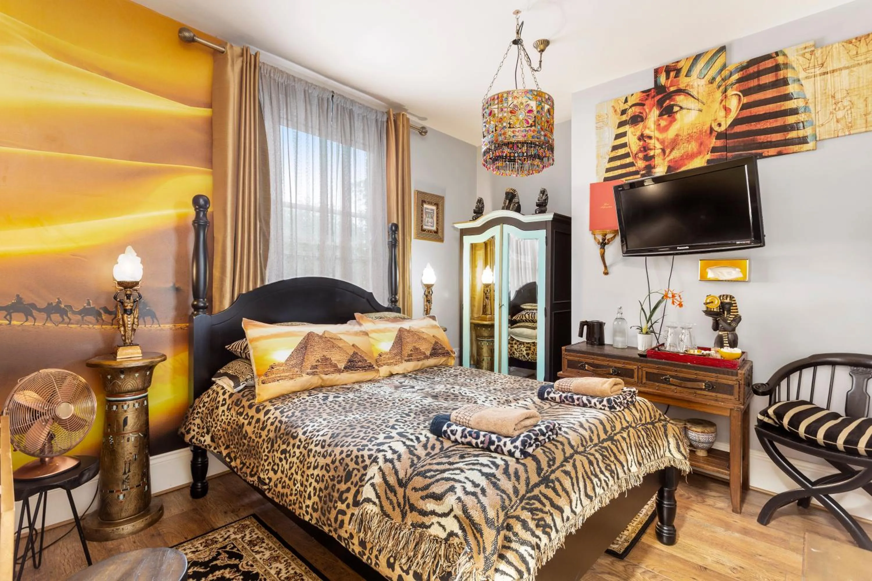 Bed in Mama’s Inn Boutique Guest House