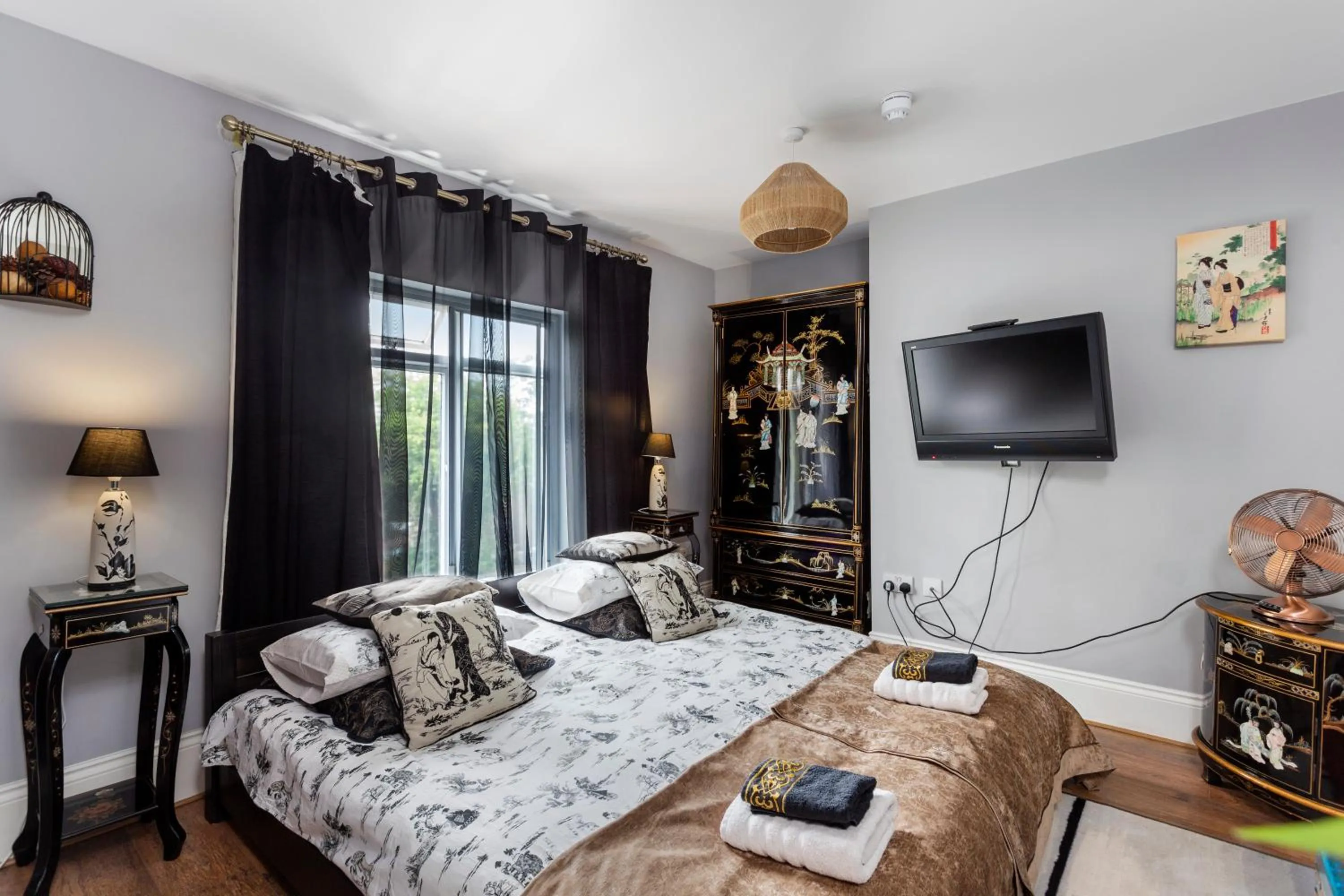 Bed in Mama’s Inn Boutique Guest House