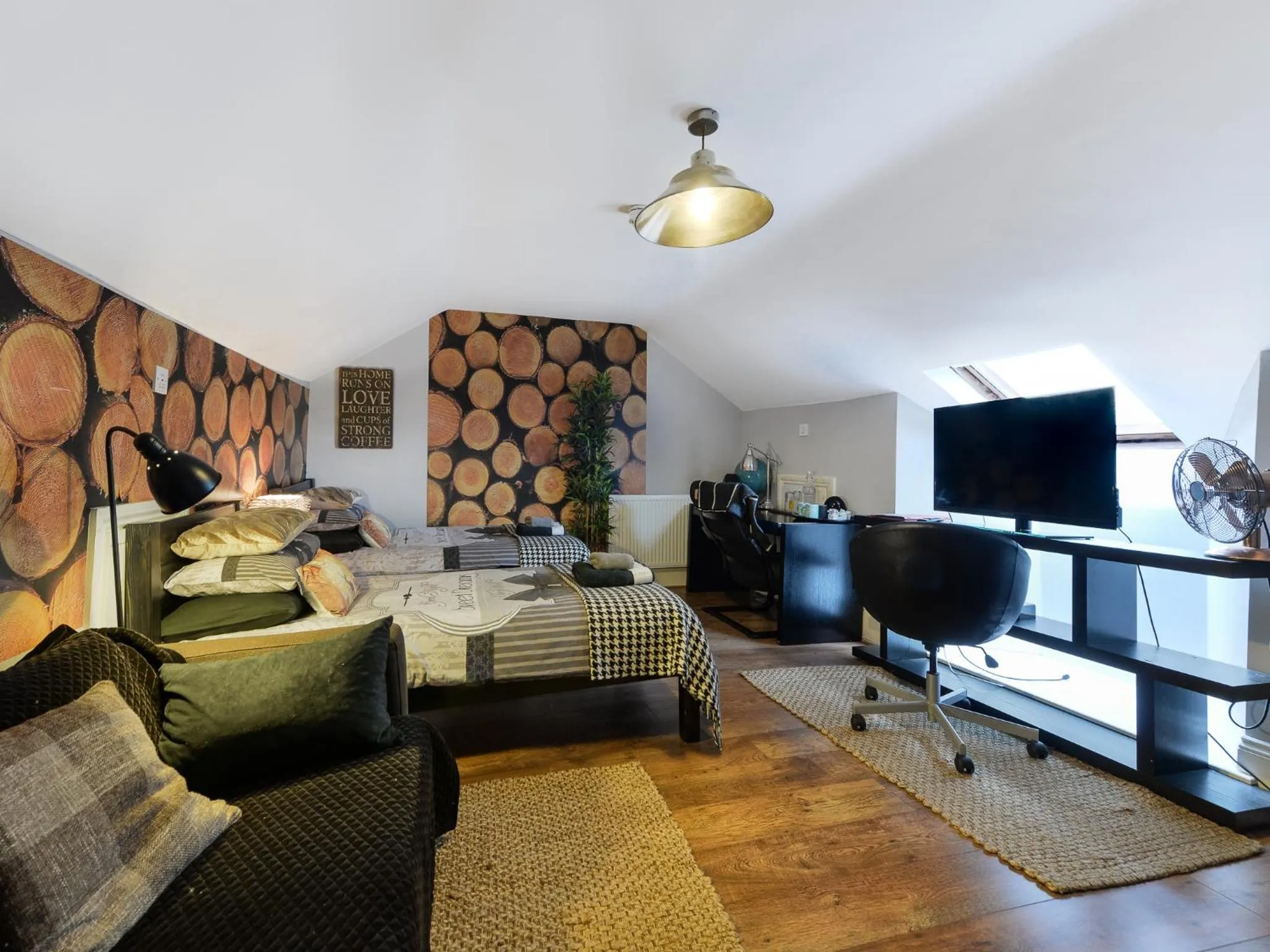 TV and multimedia in Mama’s Inn Boutique Guest House