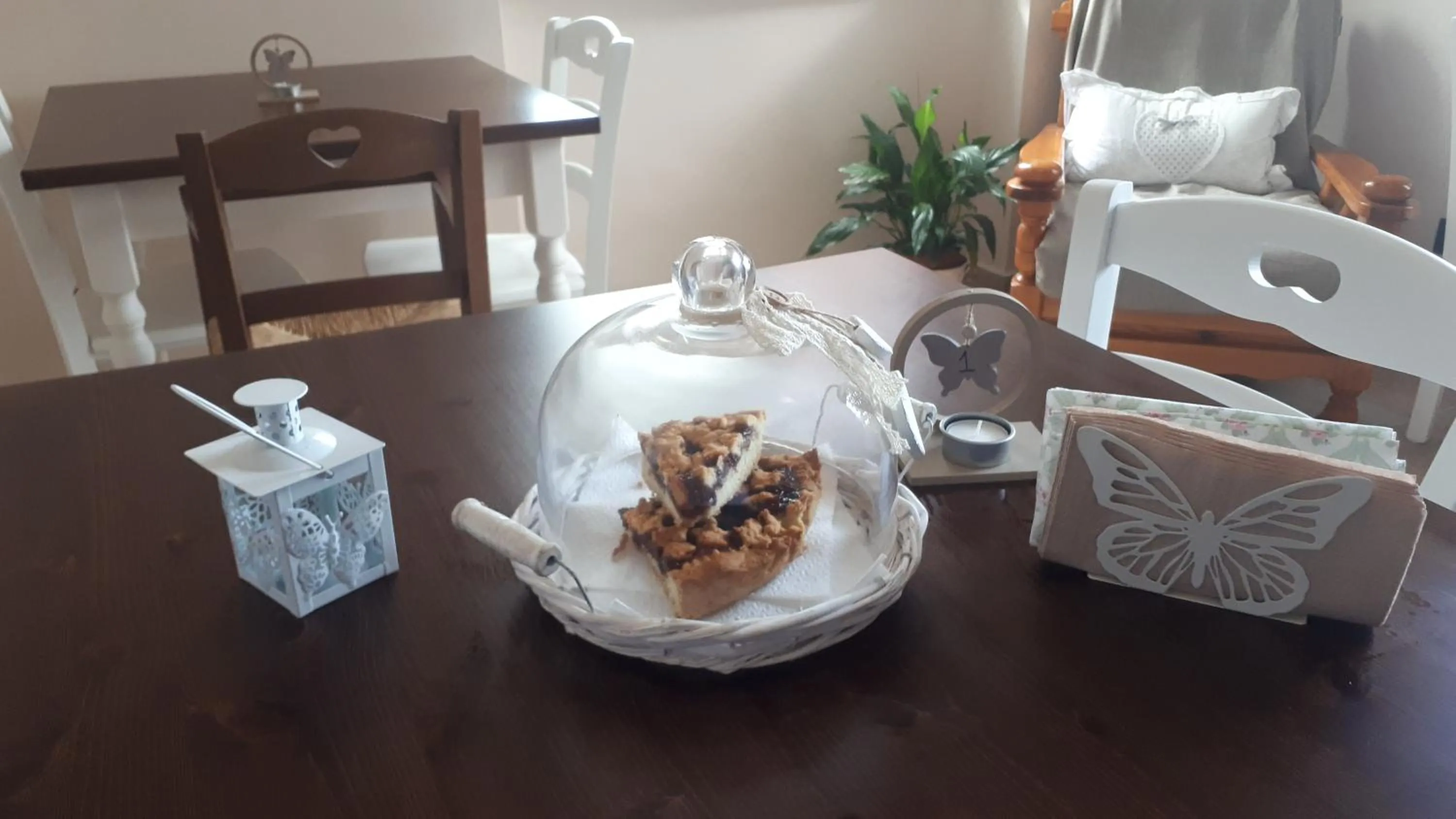 Breakfast in Butterfly B&B