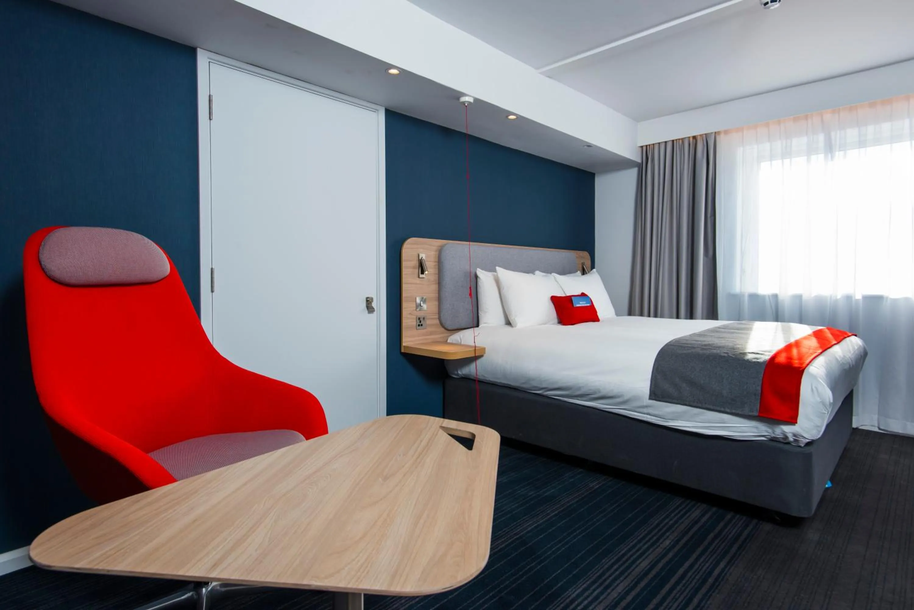 Bedroom, Bed in Holiday Inn Express Portsmouth – North by IHG