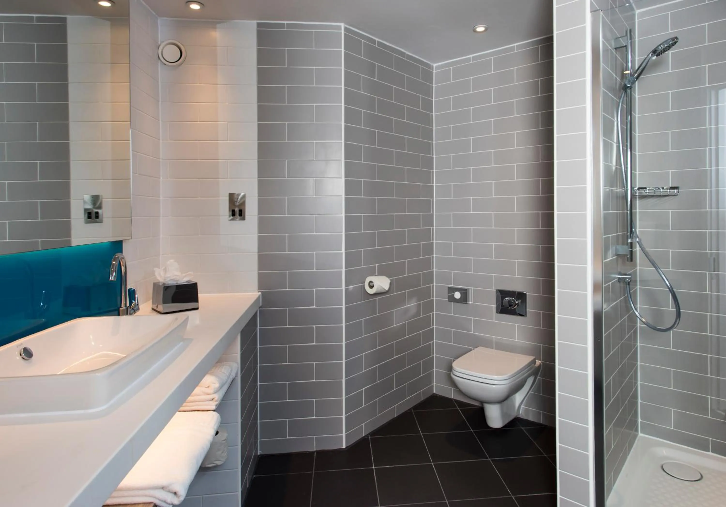 Bathroom in Holiday Inn Express Portsmouth – North by IHG