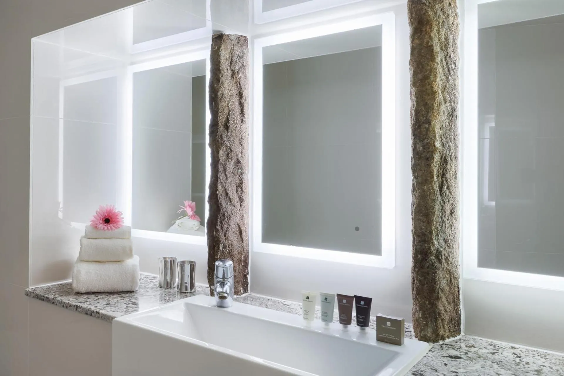 The Saddleworth Hotel