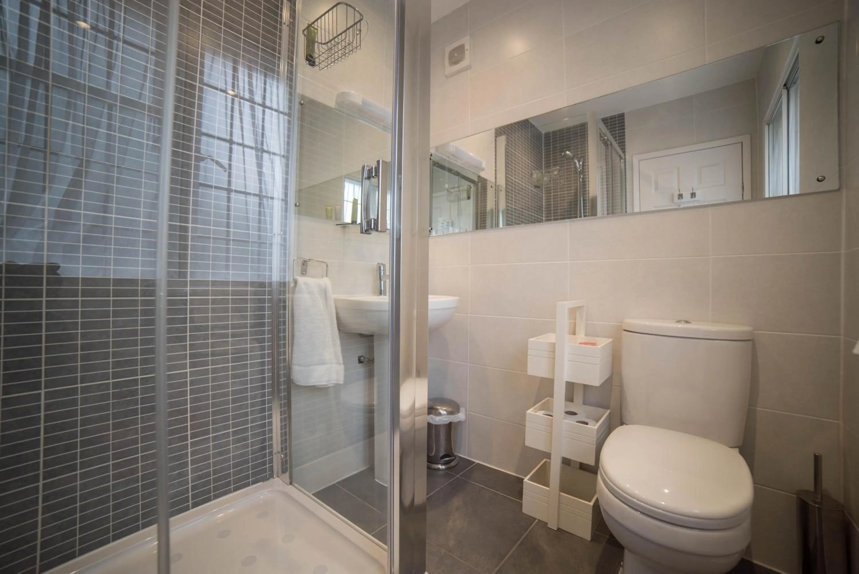 Bathroom in Red Mullions Guest House