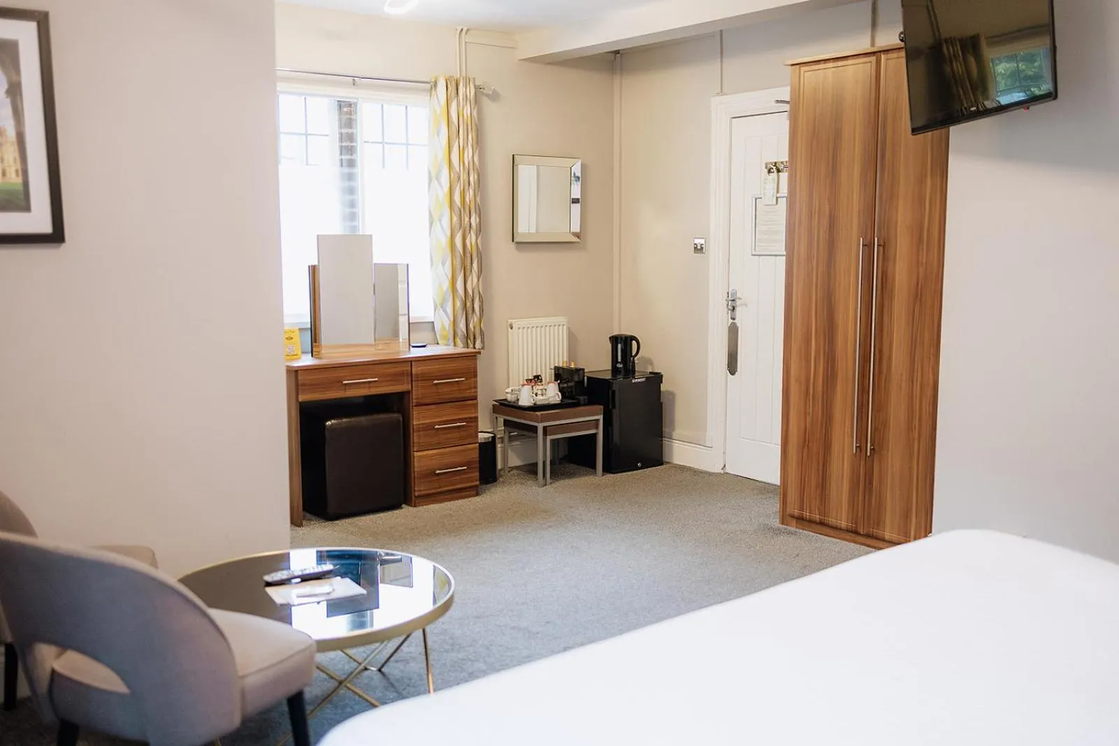 Bedroom, Bed in Red Mullions Guest House