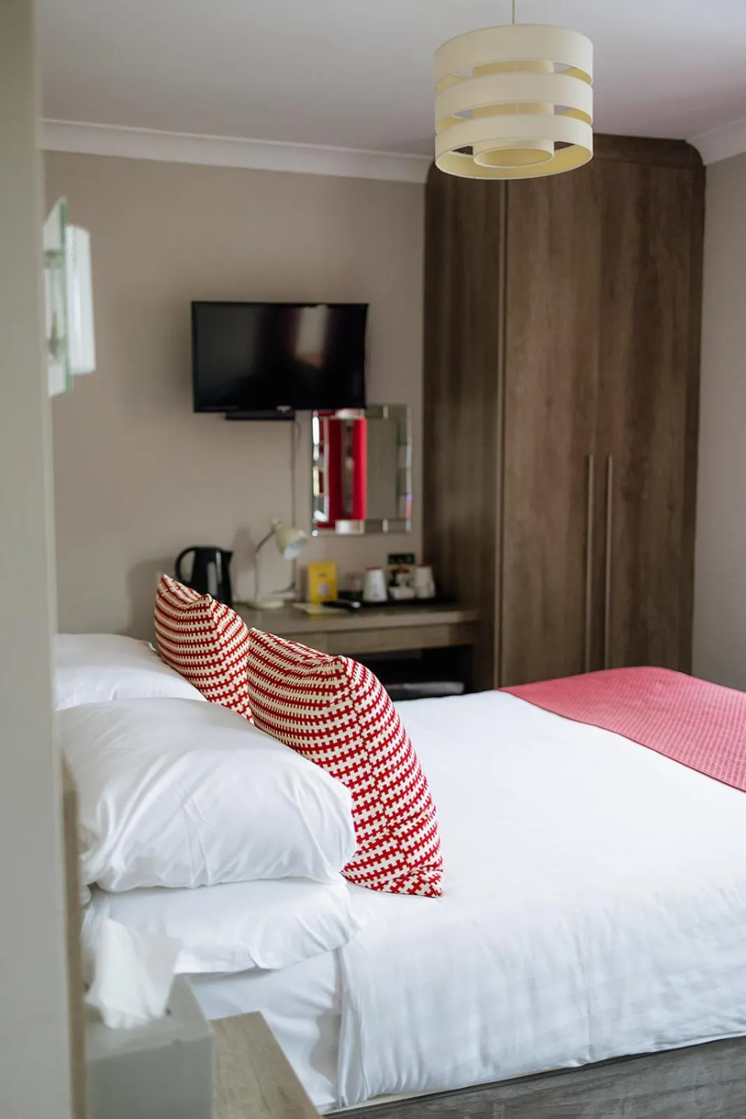 Bedroom, Bed in Red Mullions Guest House