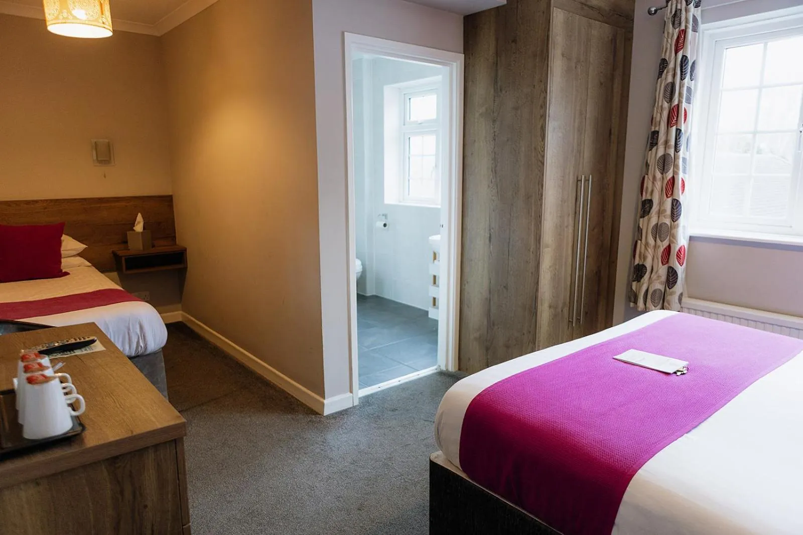 Bedroom, Bed in Red Mullions Guest House