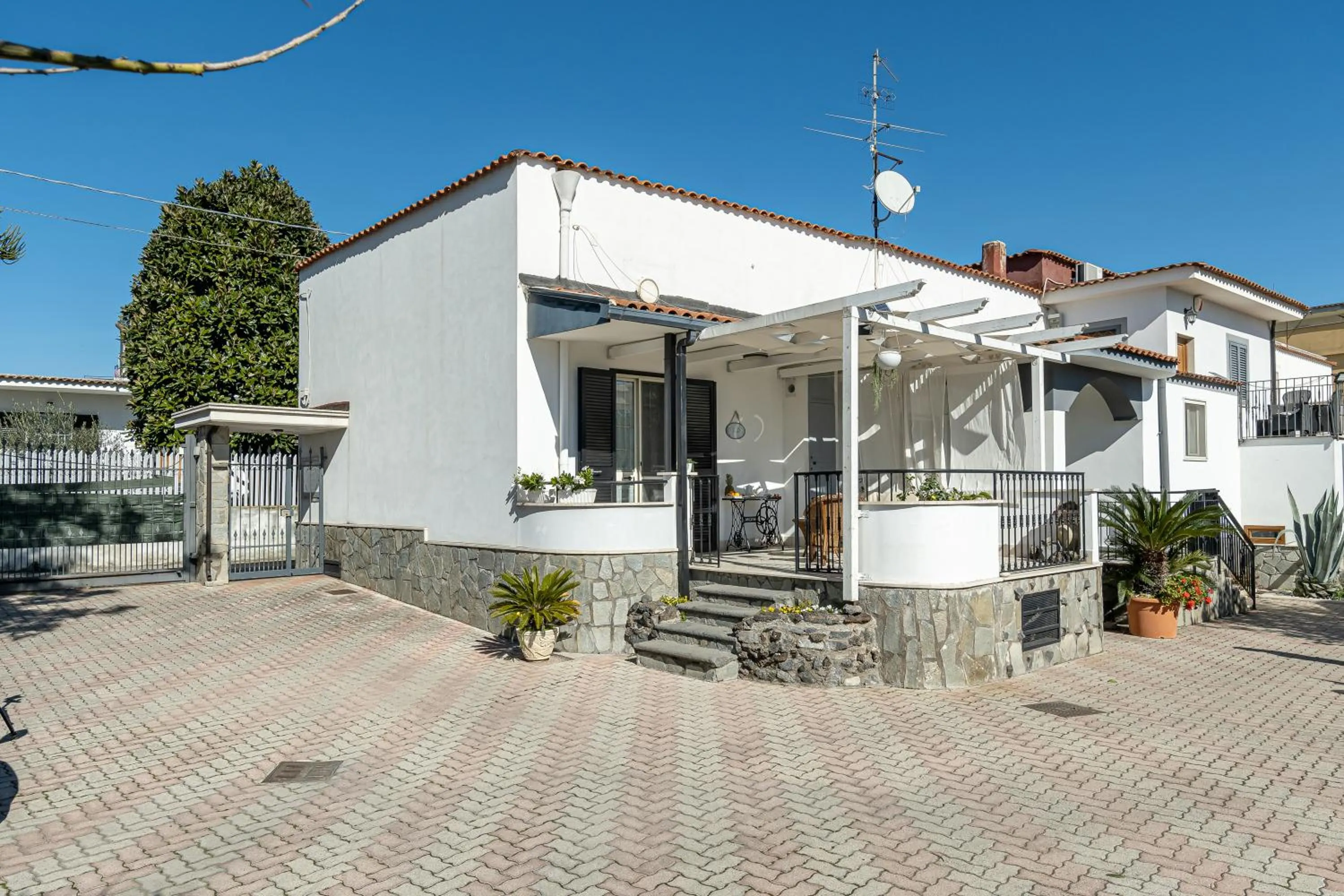 Property building in B&B VESUVIAN STONE