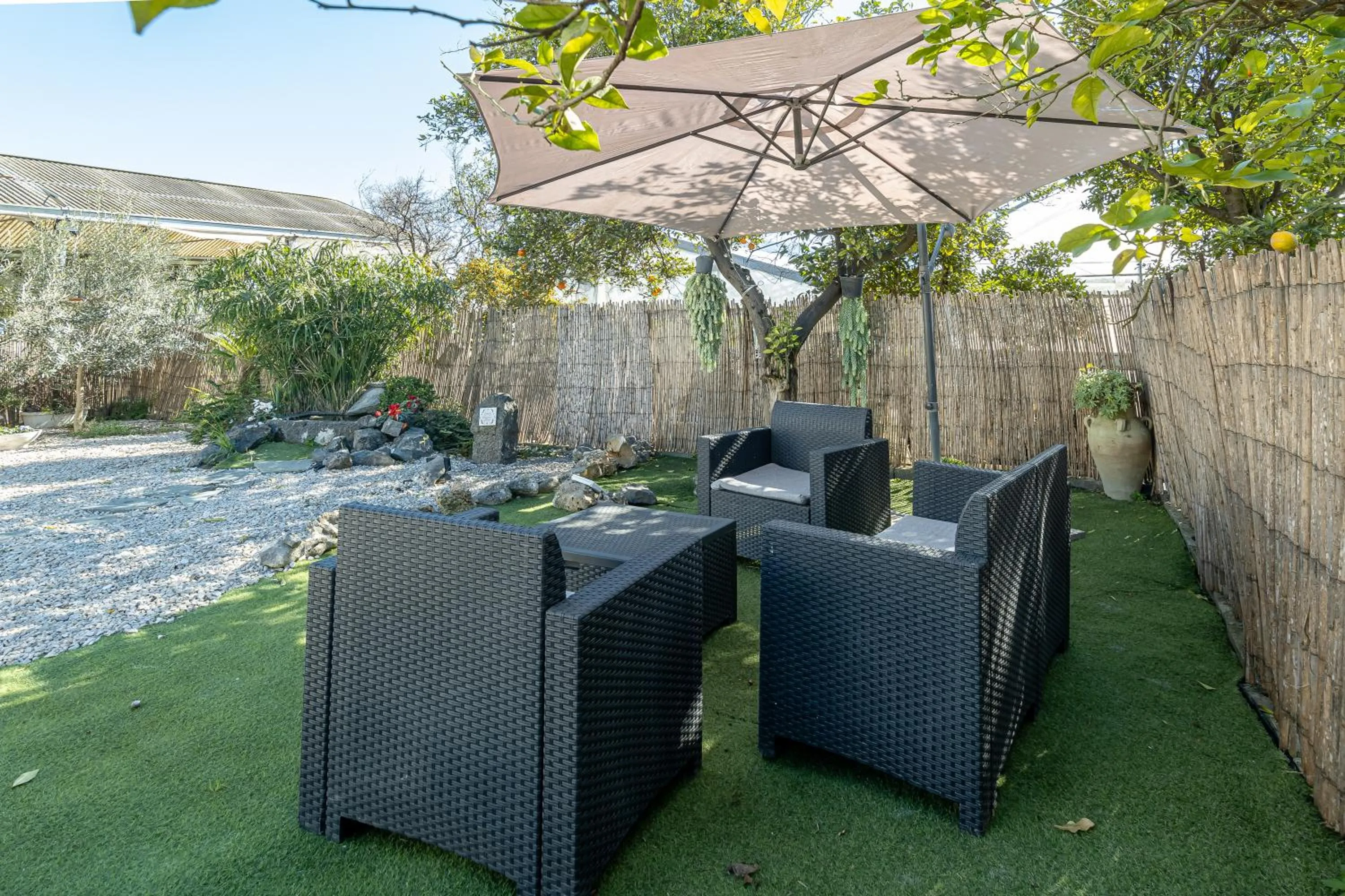 Spring in B&B VESUVIAN STONE