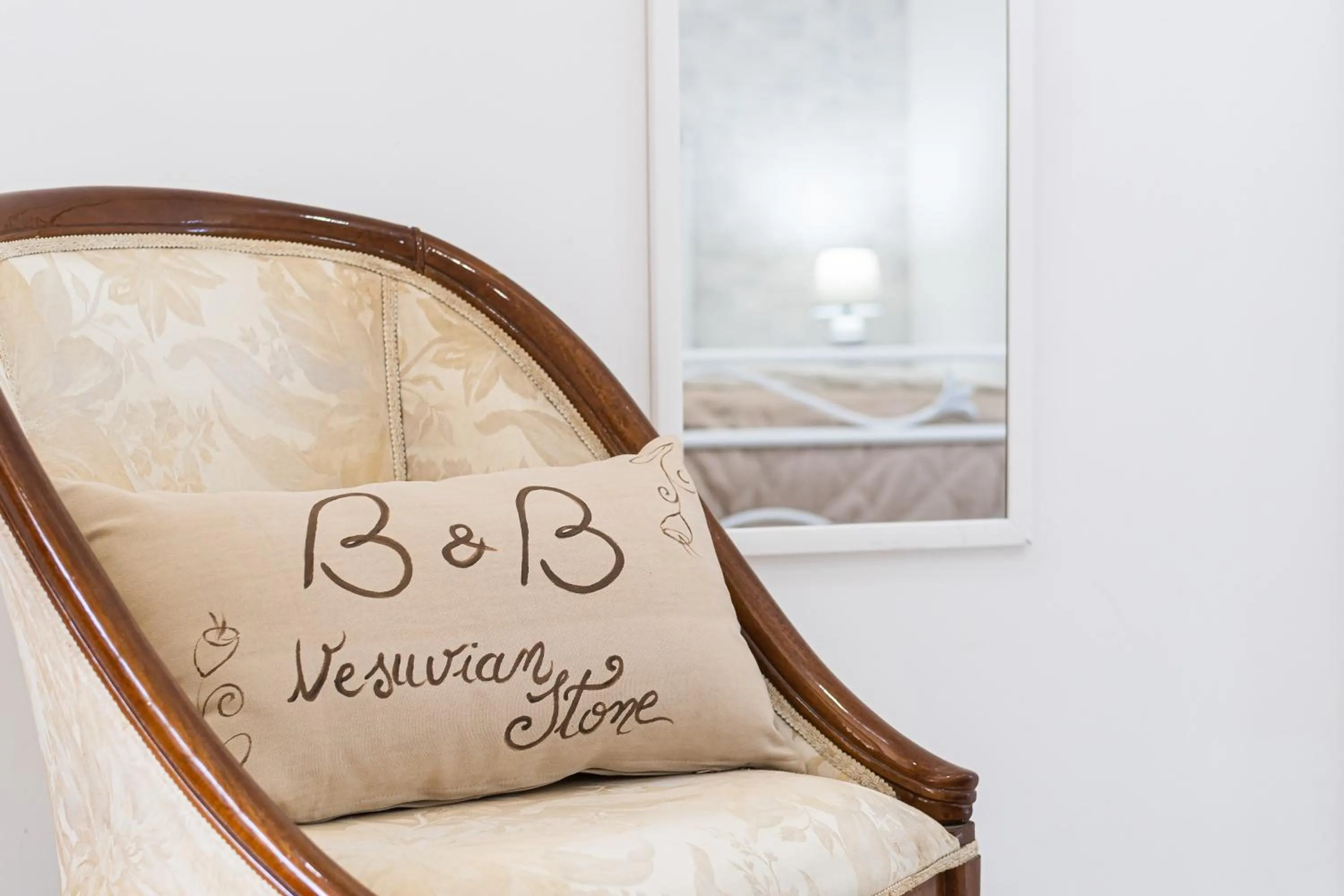 Text overlay in B&B VESUVIAN STONE